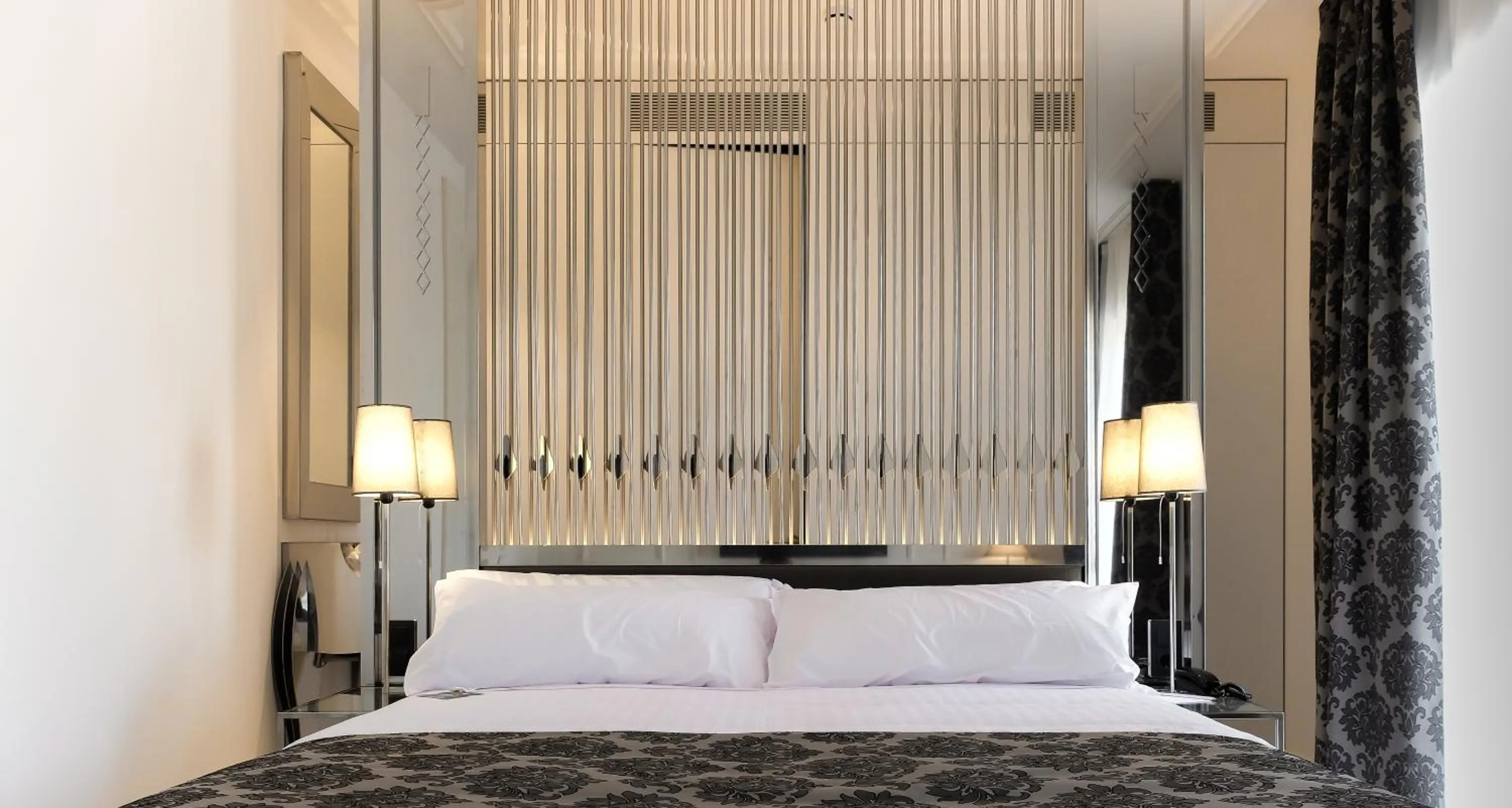 Photo of the whole room, Bed in Hotel Balneari Termes Orion