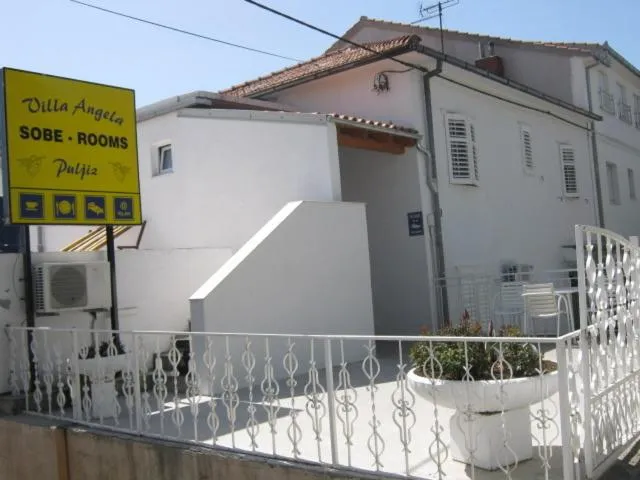 Facade/entrance in Vila Angela