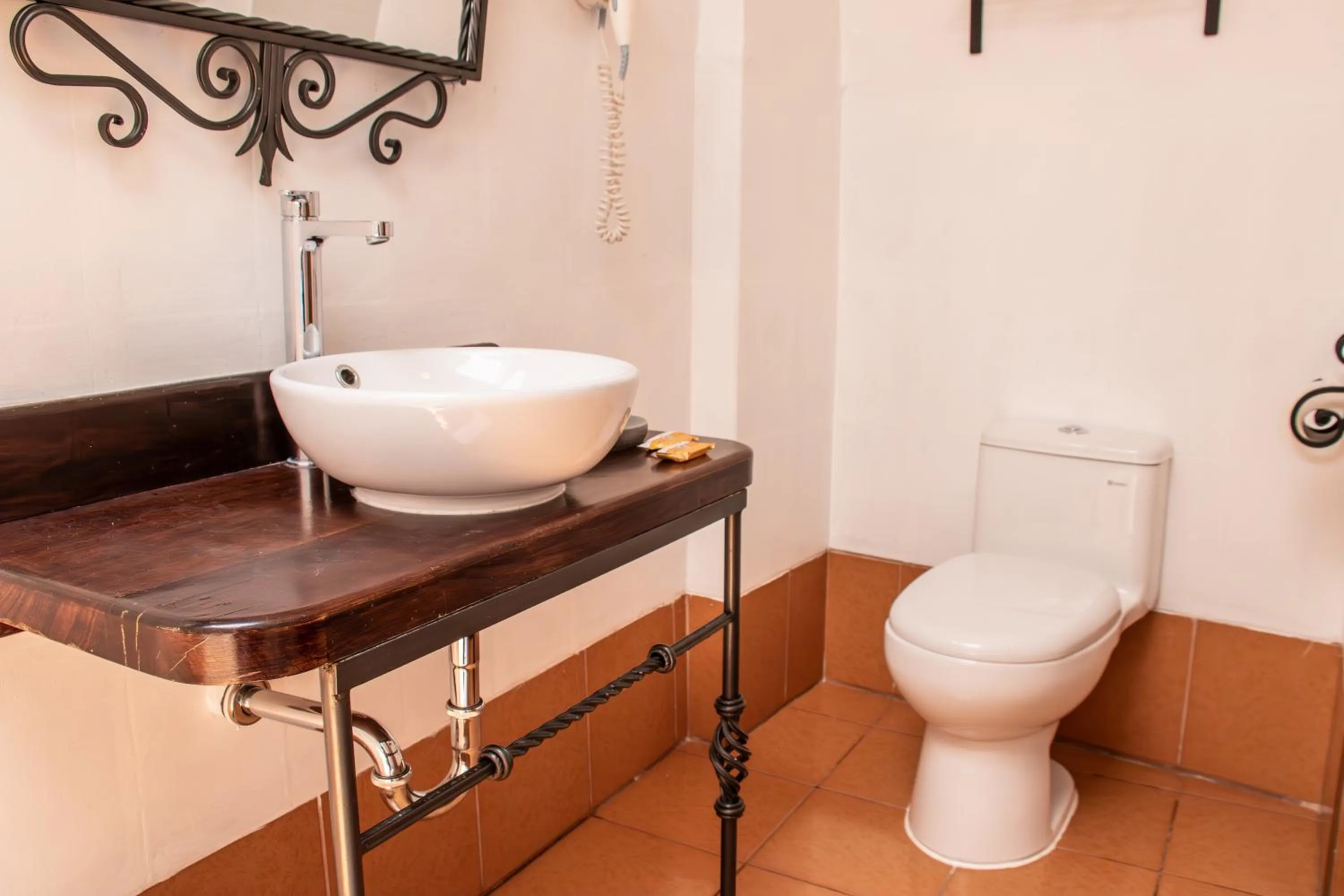 Toilet in Amaru Colonial