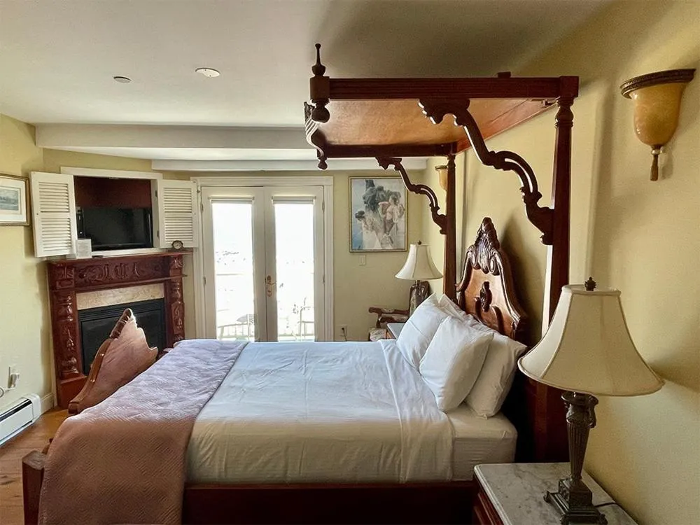 Deluxe Double Room with Balcony and Sea View in Laingdon Hotel