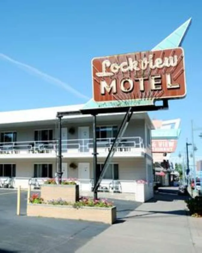 Facade/entrance in Lockview Motel