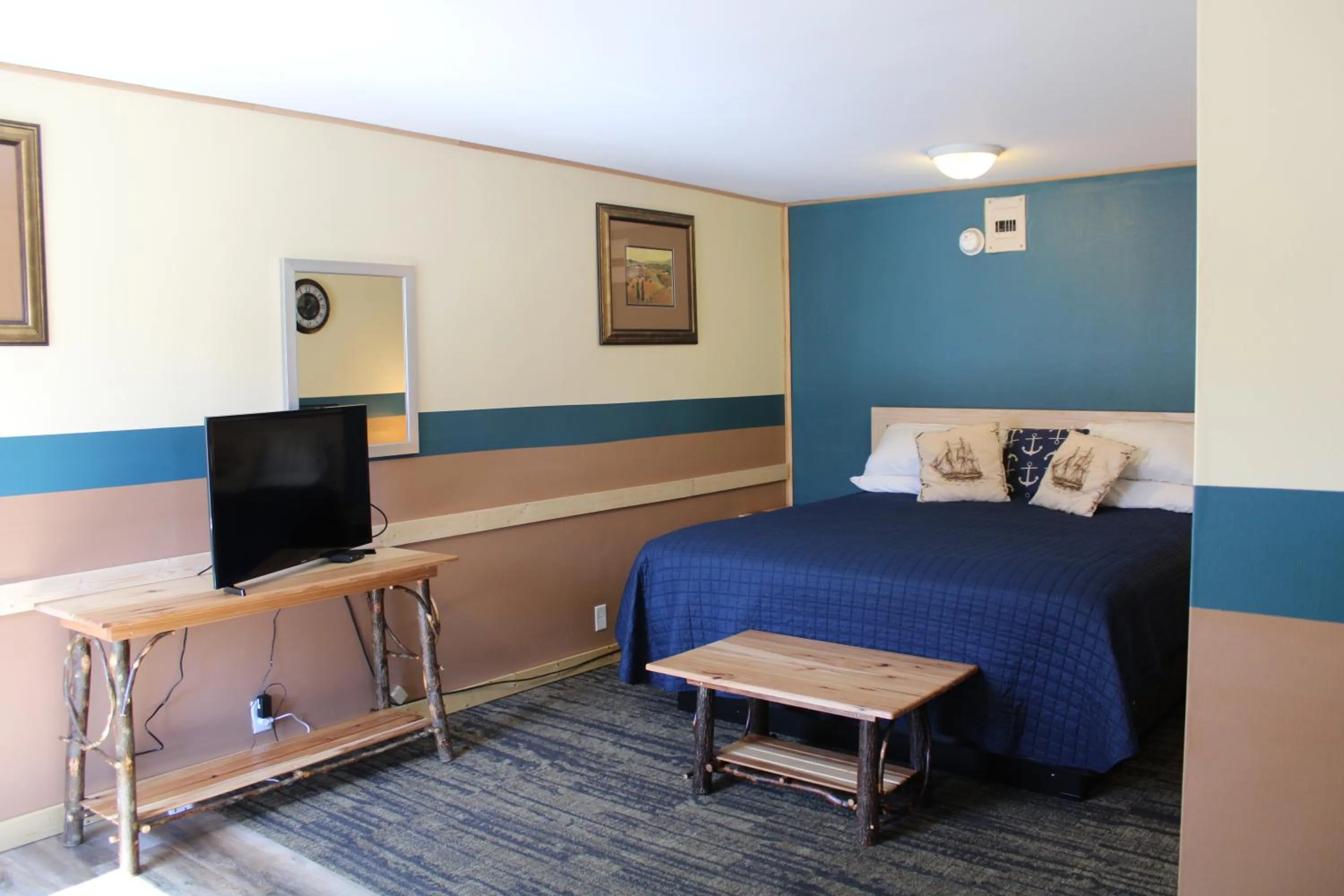 Bed in Lockview Motel