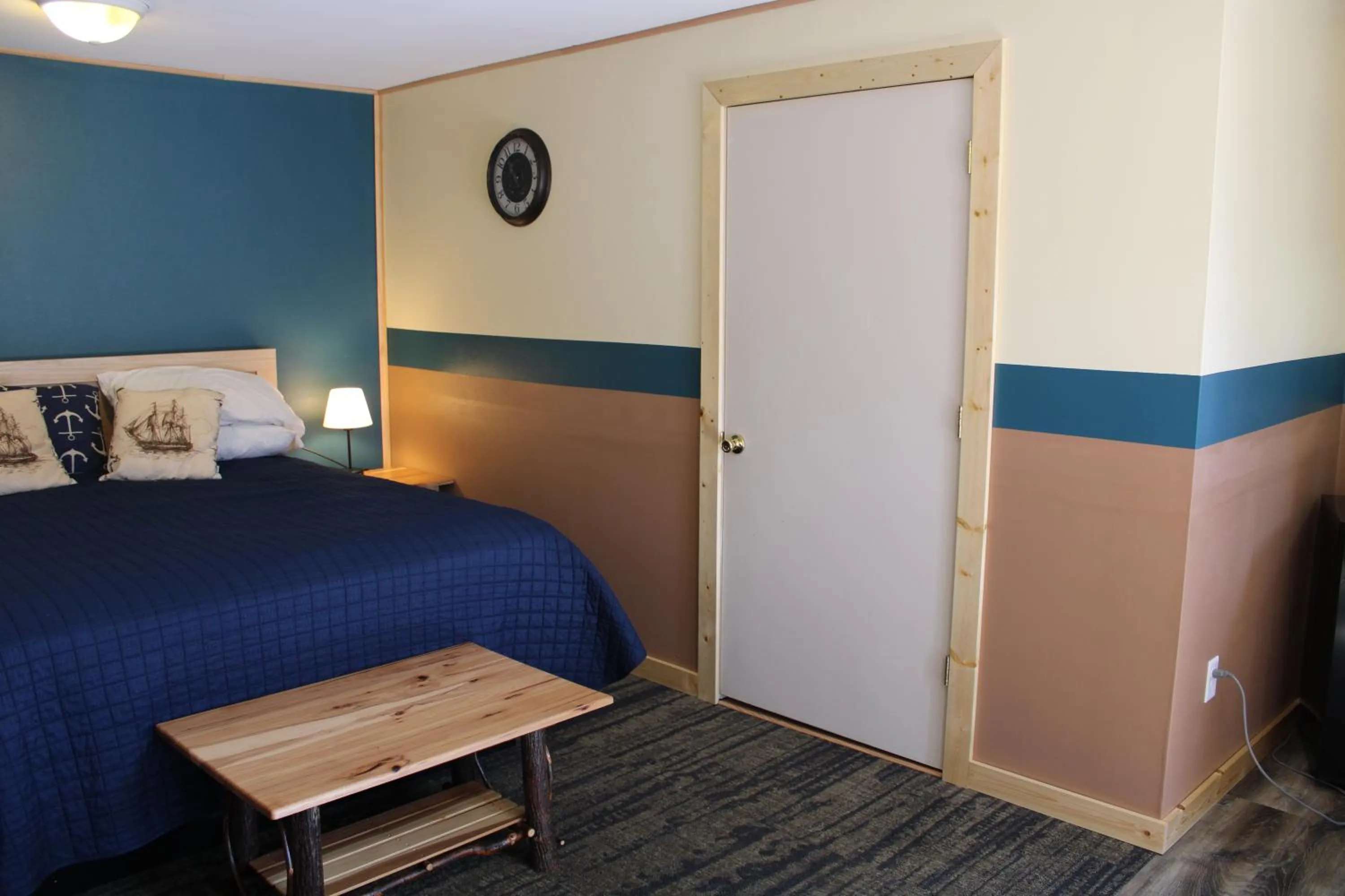 Bed in Lockview Motel