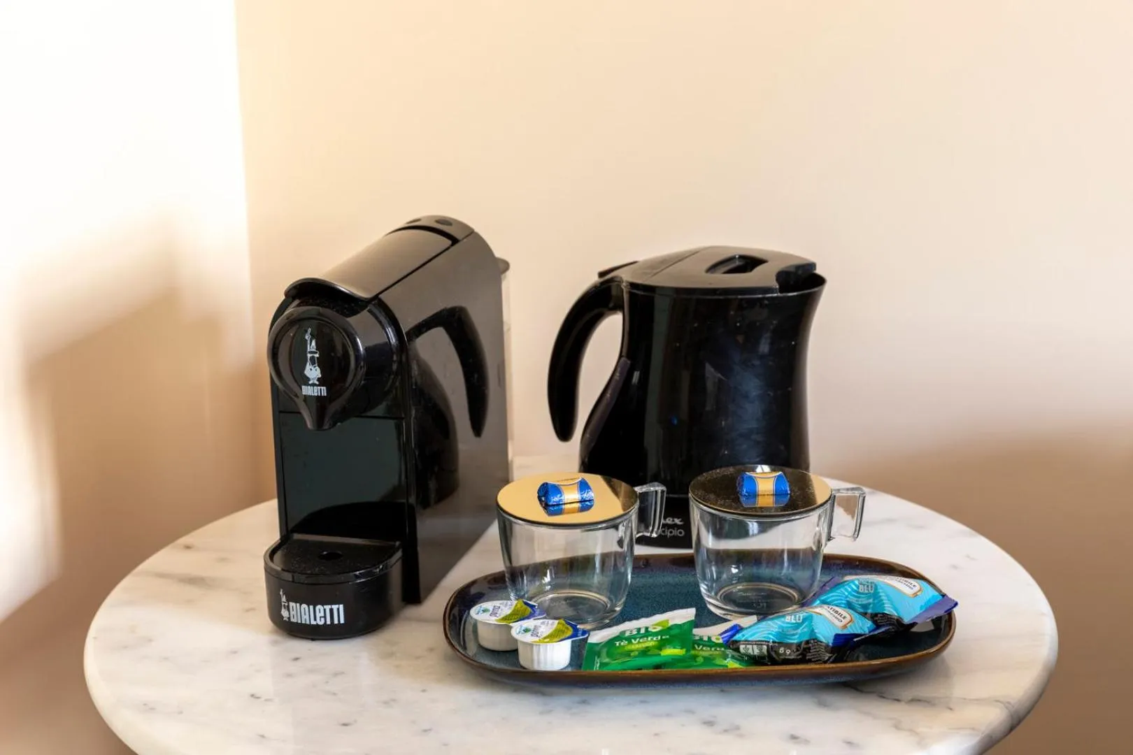Coffee/tea facilities in Martina House