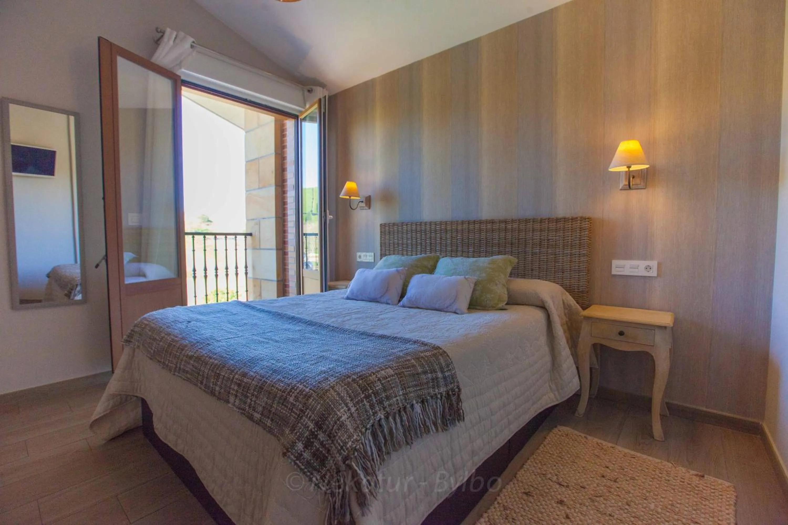 Photo of the whole room, Bed in Endaneta Berri