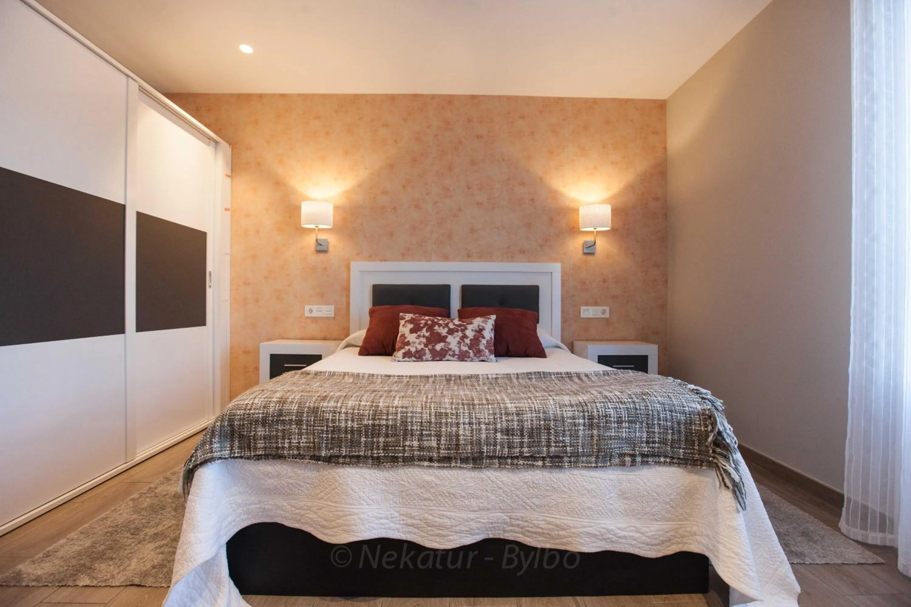 Bedroom, Bed in Endaneta Berri