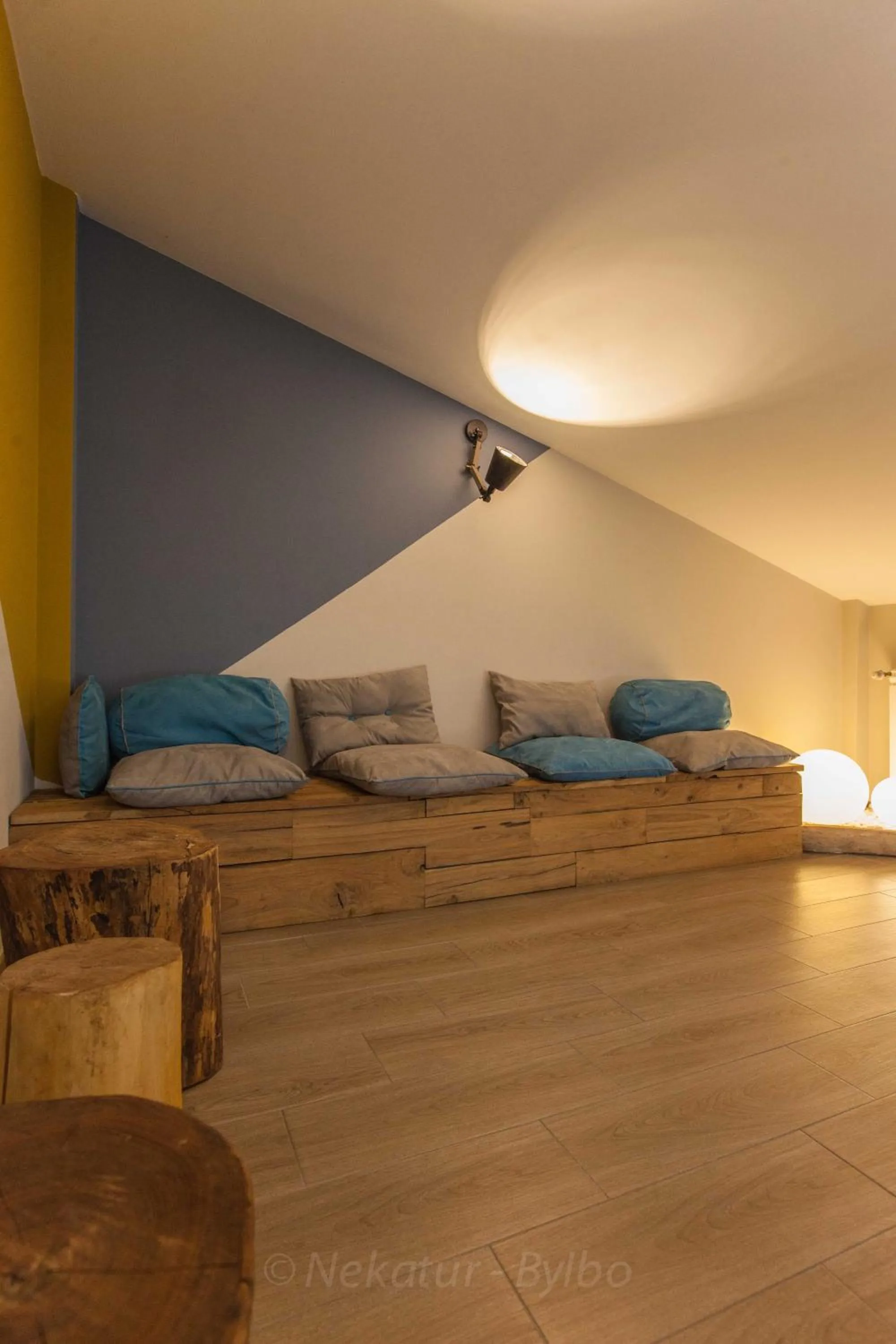 Entertainment, Bed in Endaneta Berri