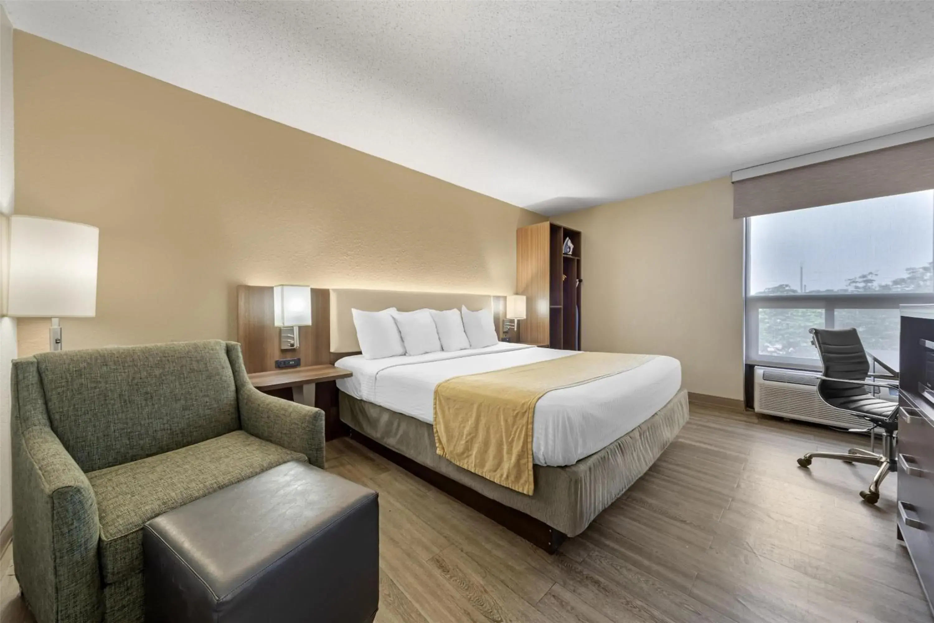 King Room - Non-Smoking in Best Western Galaxy Inn King Room - Non-Smoking in Best Western Galaxy Inn