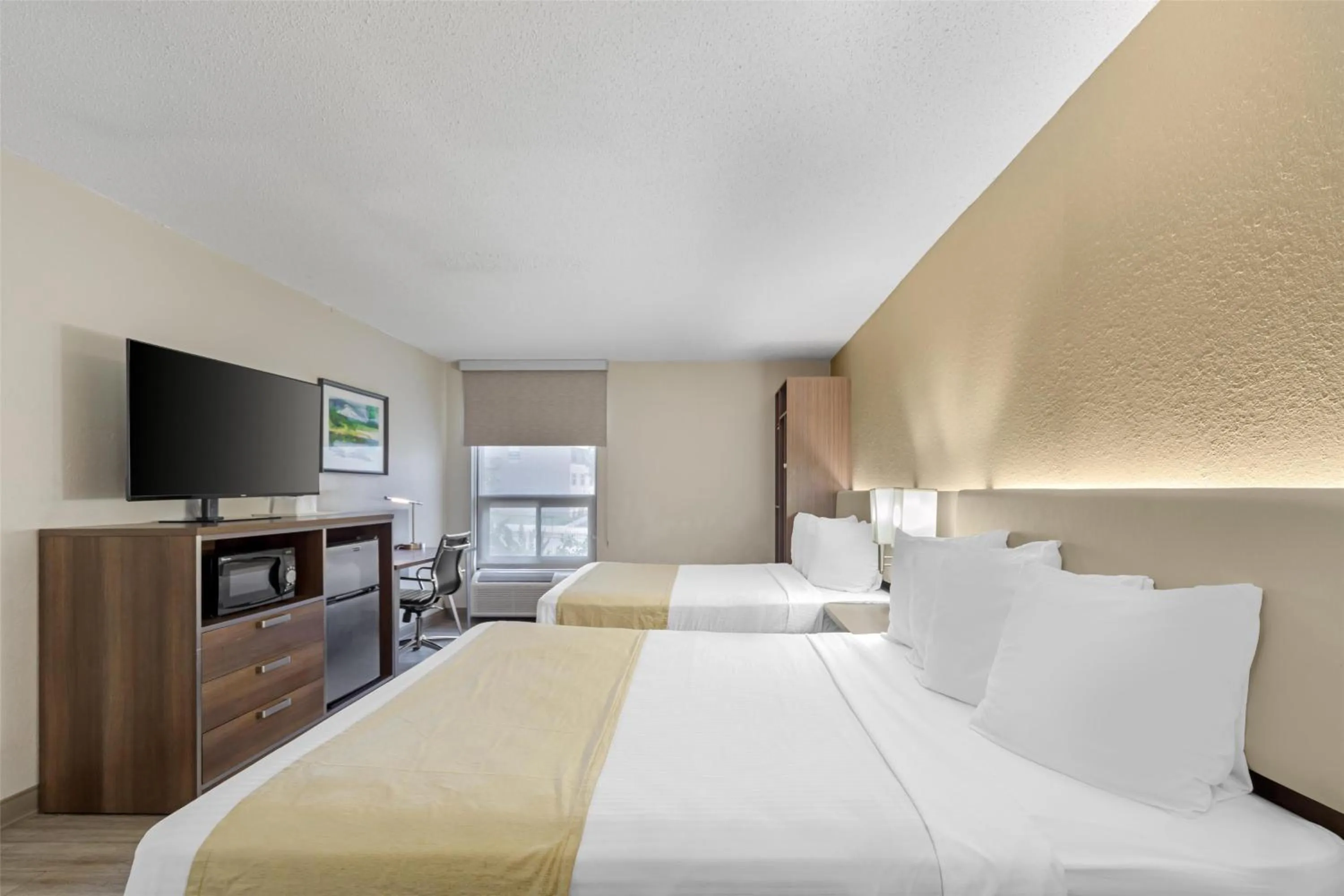 Bedroom, Bed in Best Western Galaxy Inn