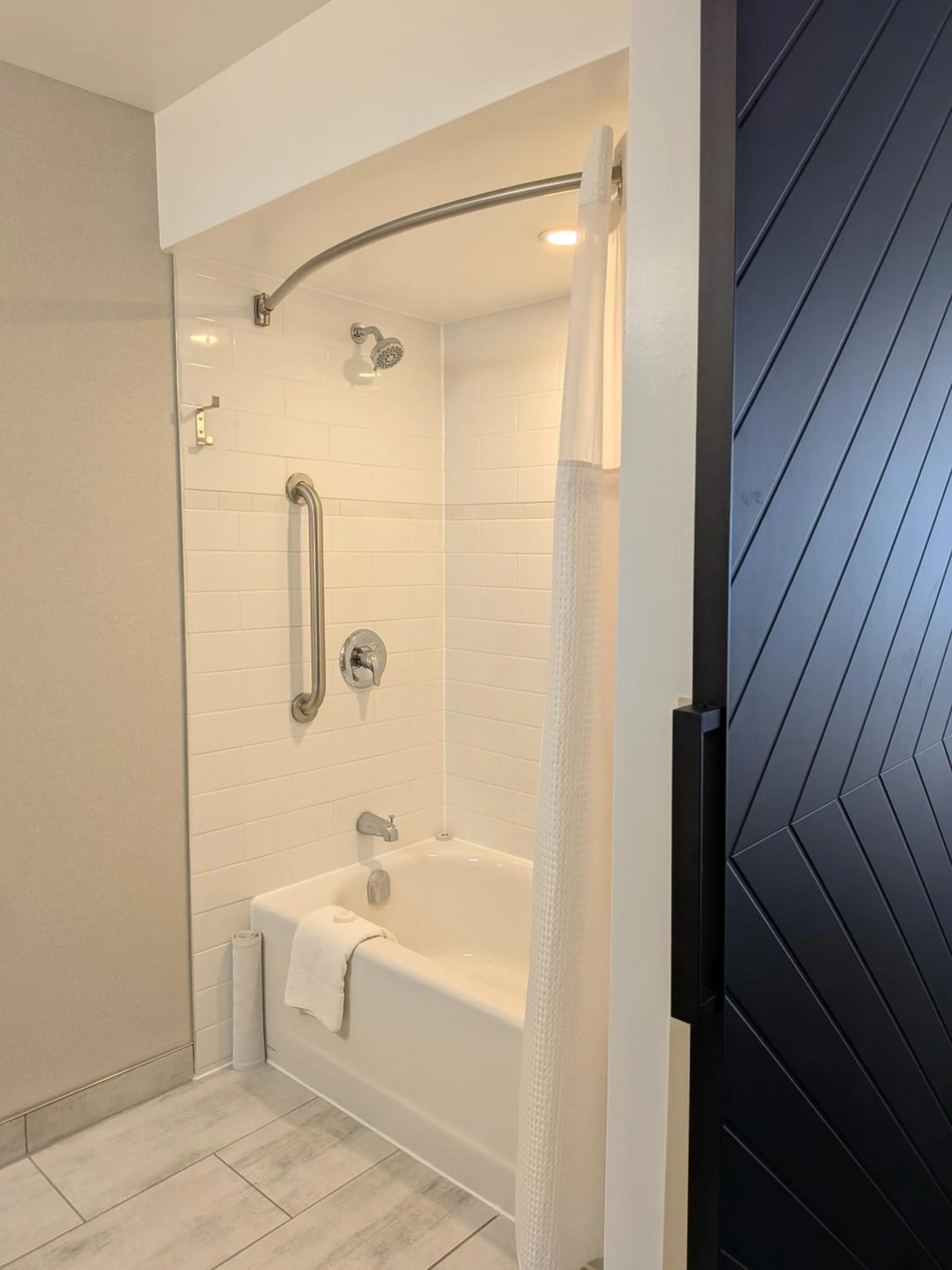 Shower in Confederation Place Hotel