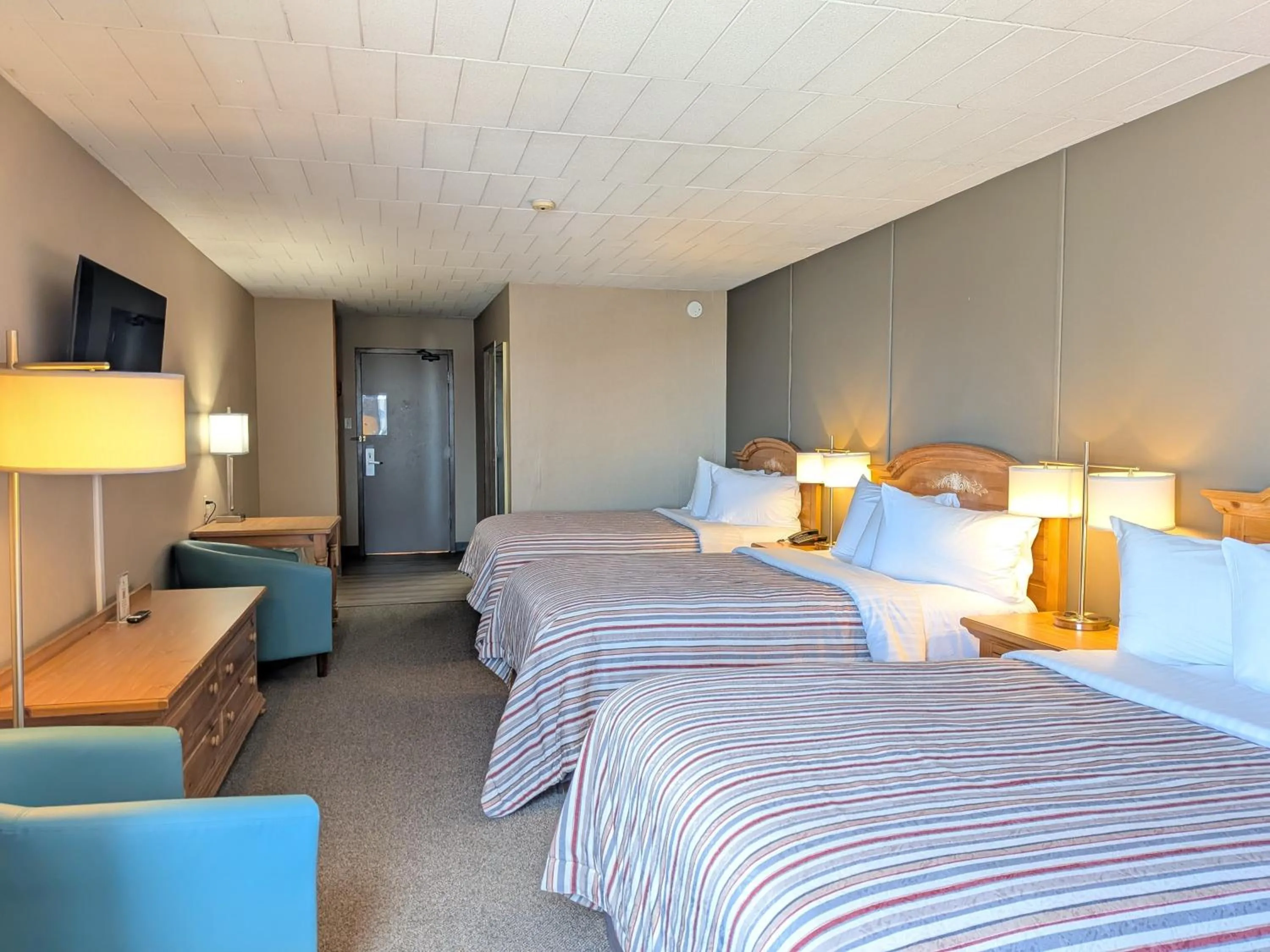 Bed in Confederation Place Hotel