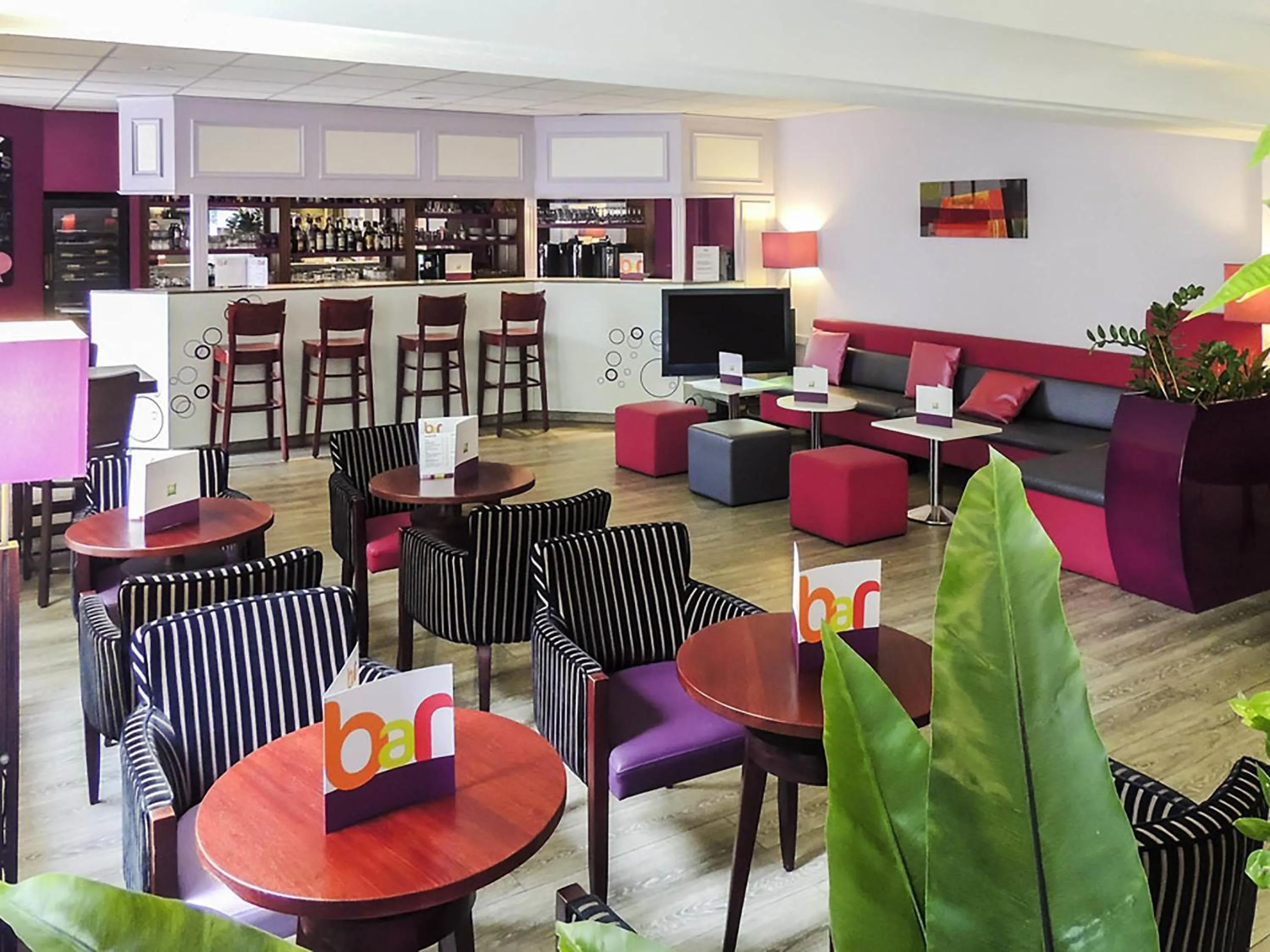 Lounge or bar in ibis Styles Melun