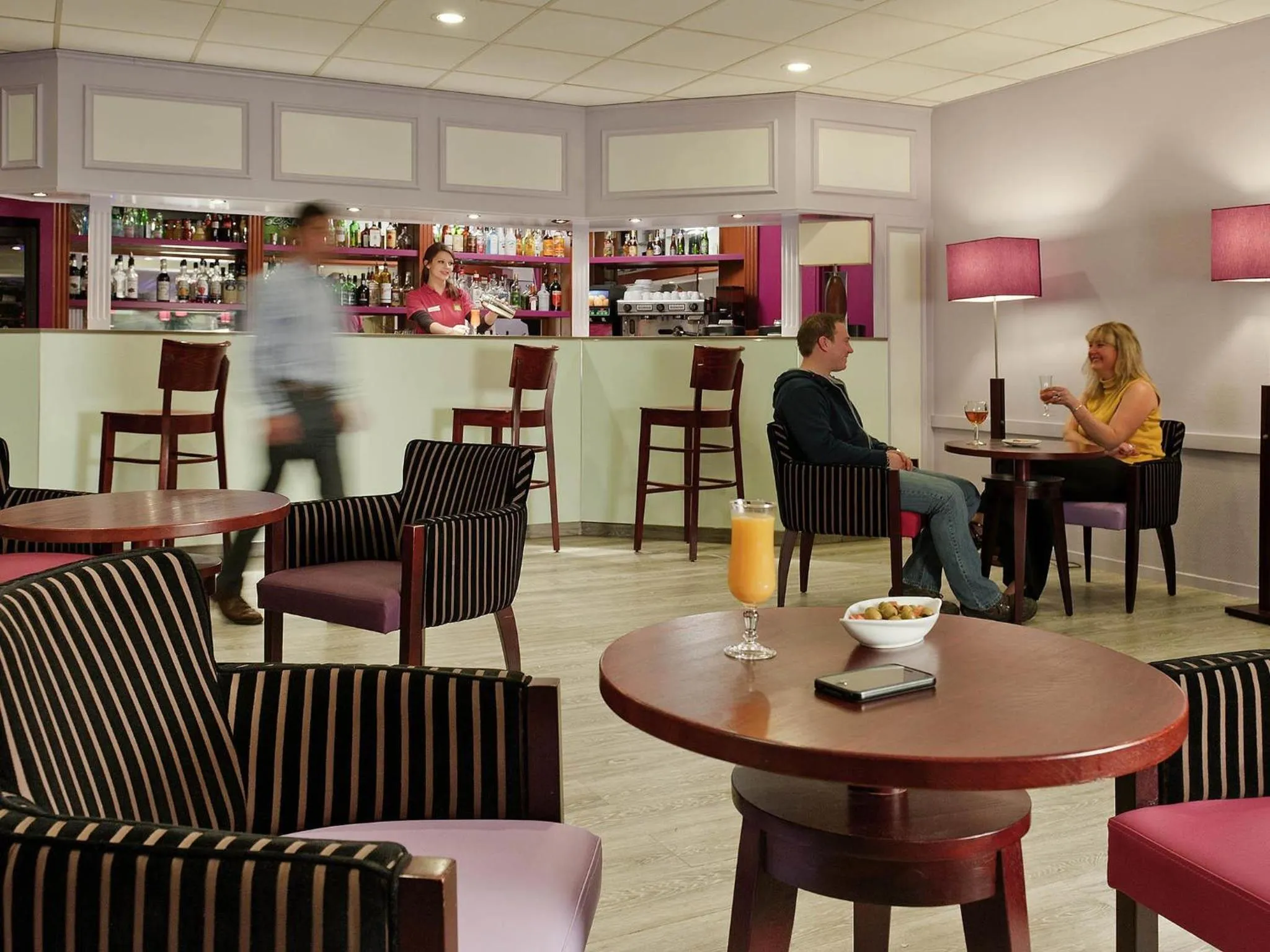 Lounge or bar in ibis Styles Melun