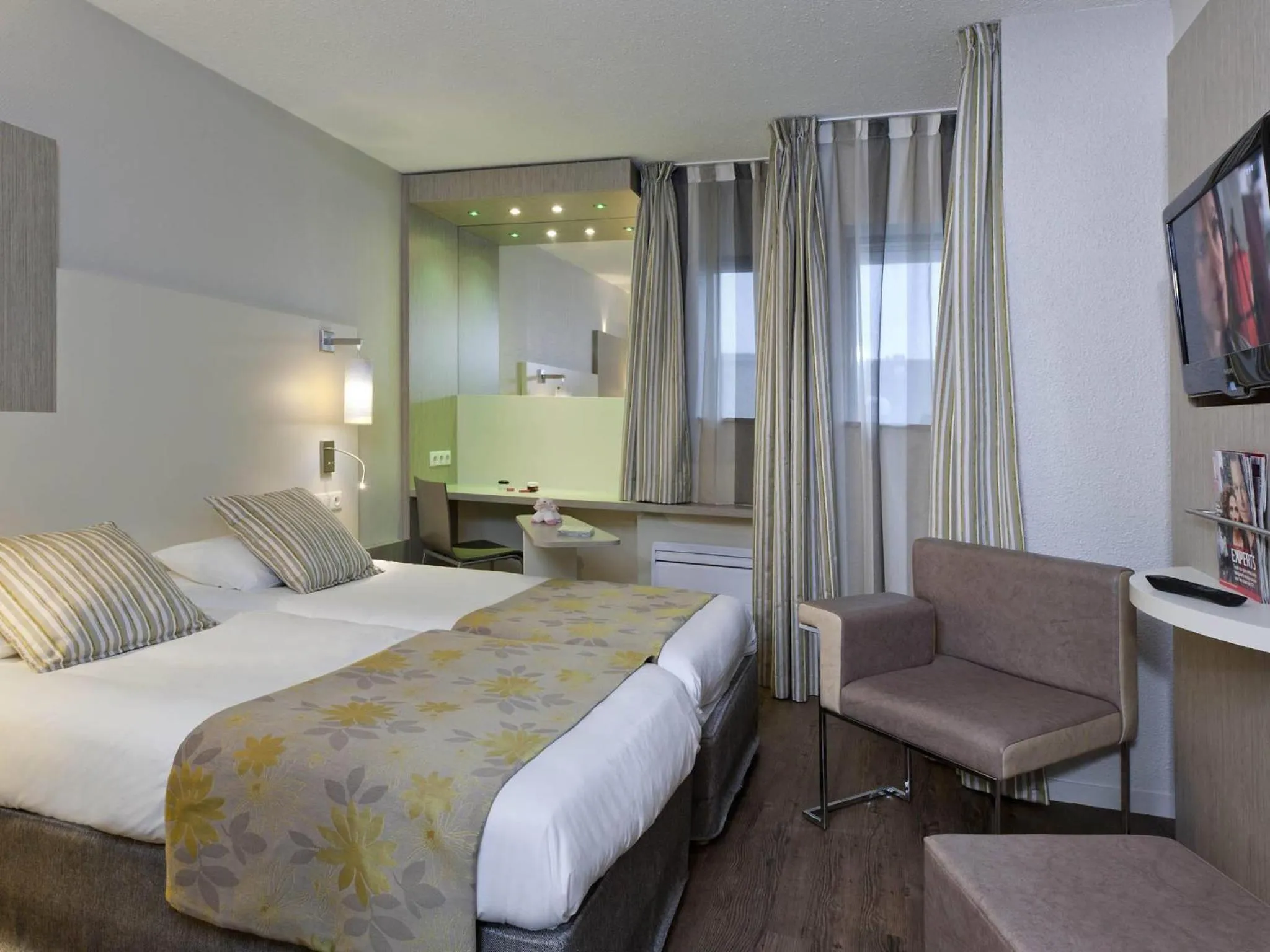 Bedroom, Bed in ibis Styles Melun