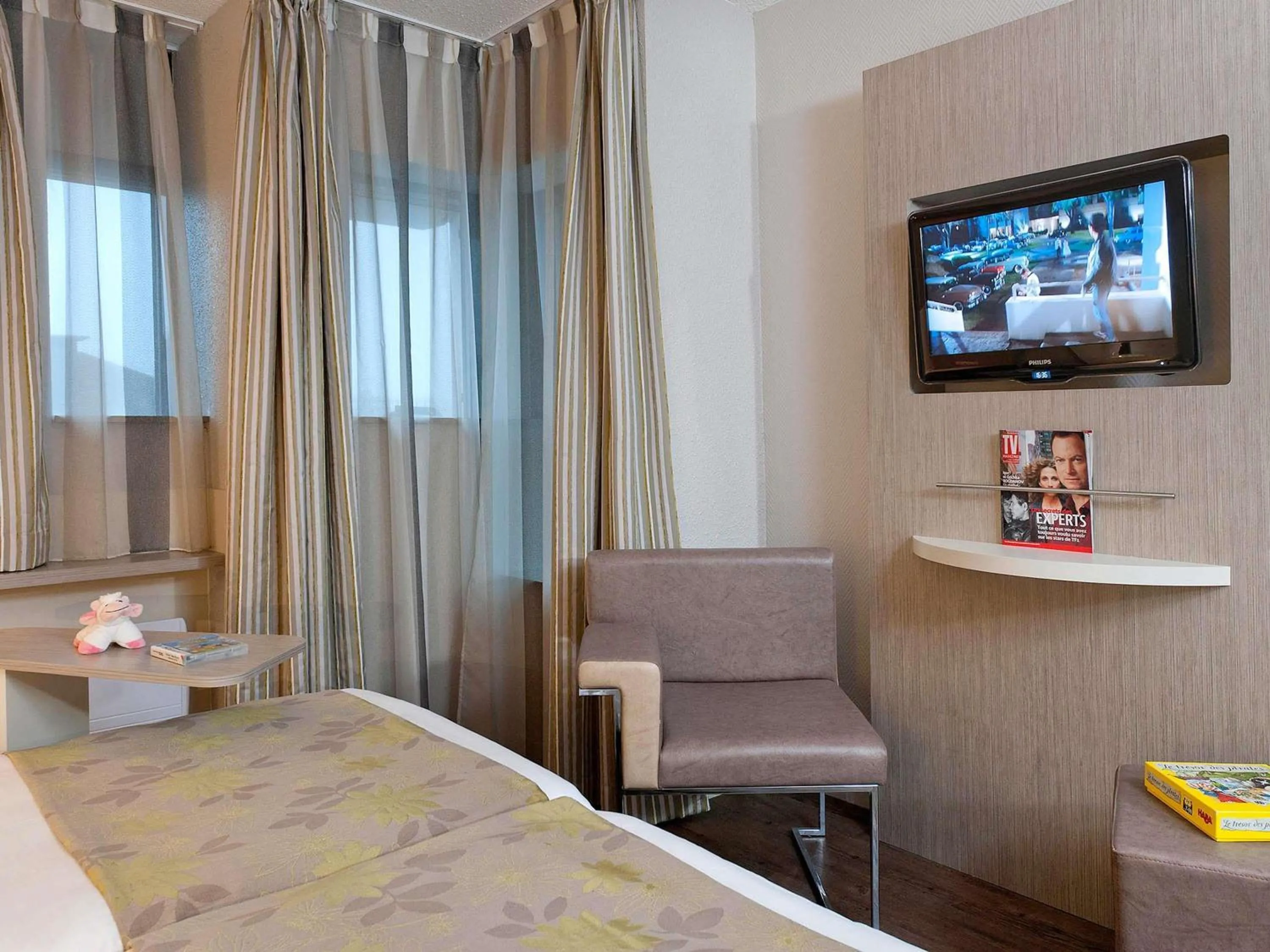 Bedroom, Bed in ibis Styles Melun