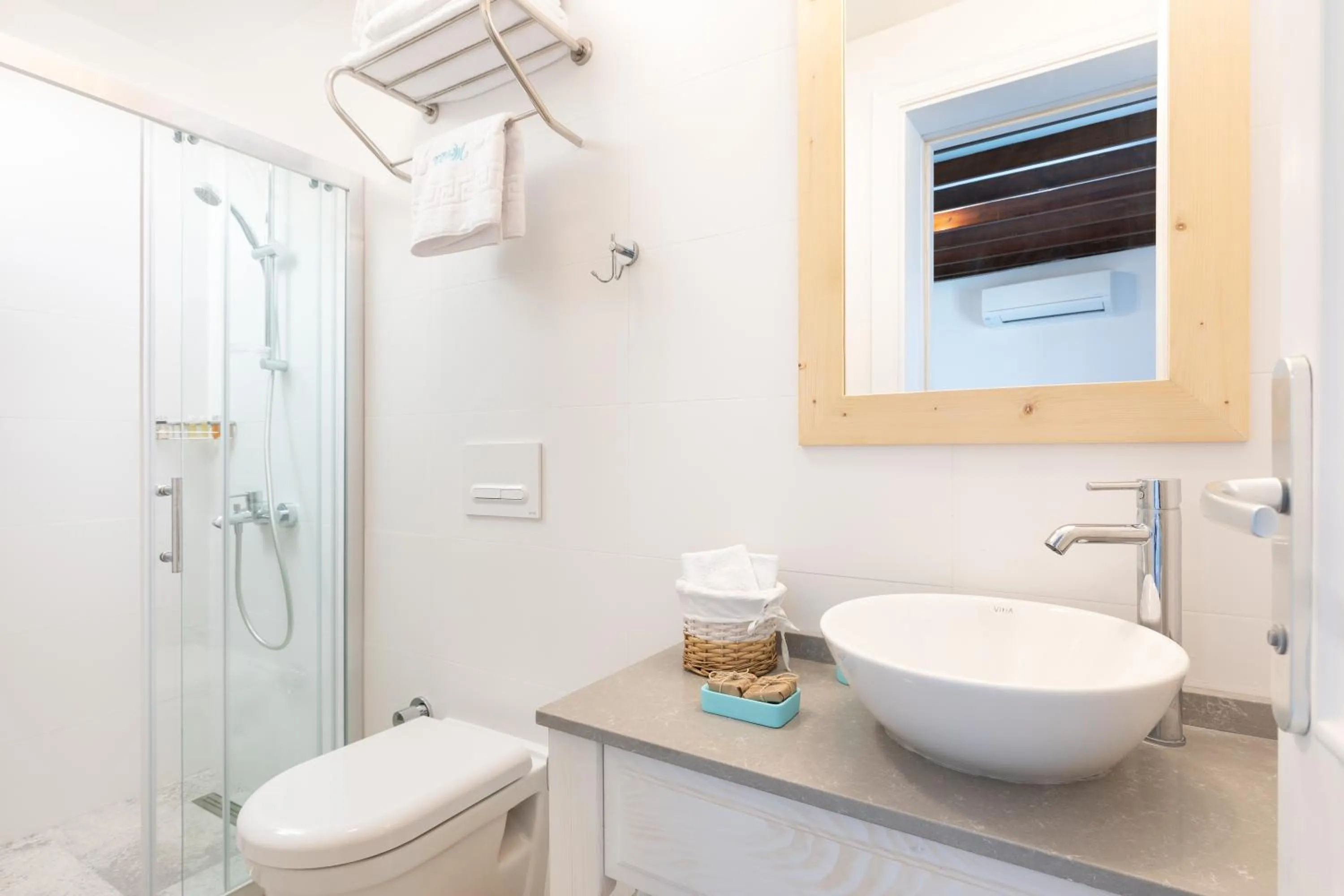 Toilet in Monza House Otel