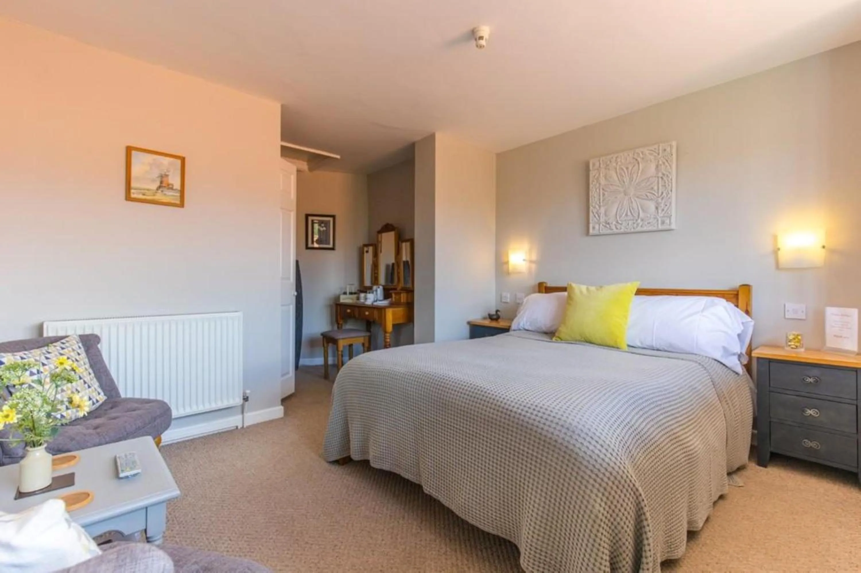 Bedroom, Bed in The Globe Inn