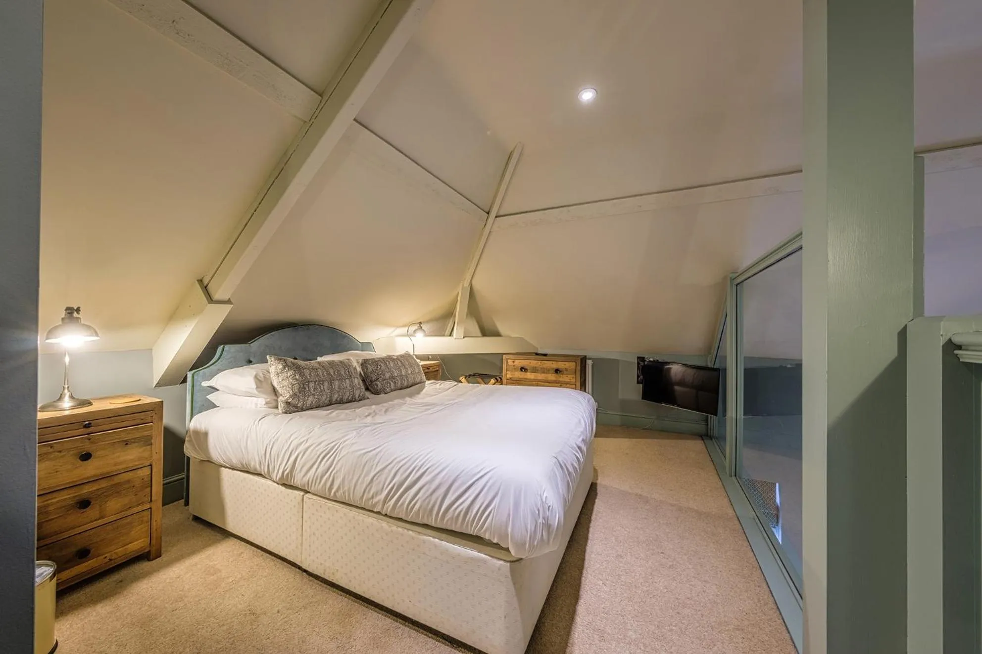 Bedroom, Bed in The Globe Inn