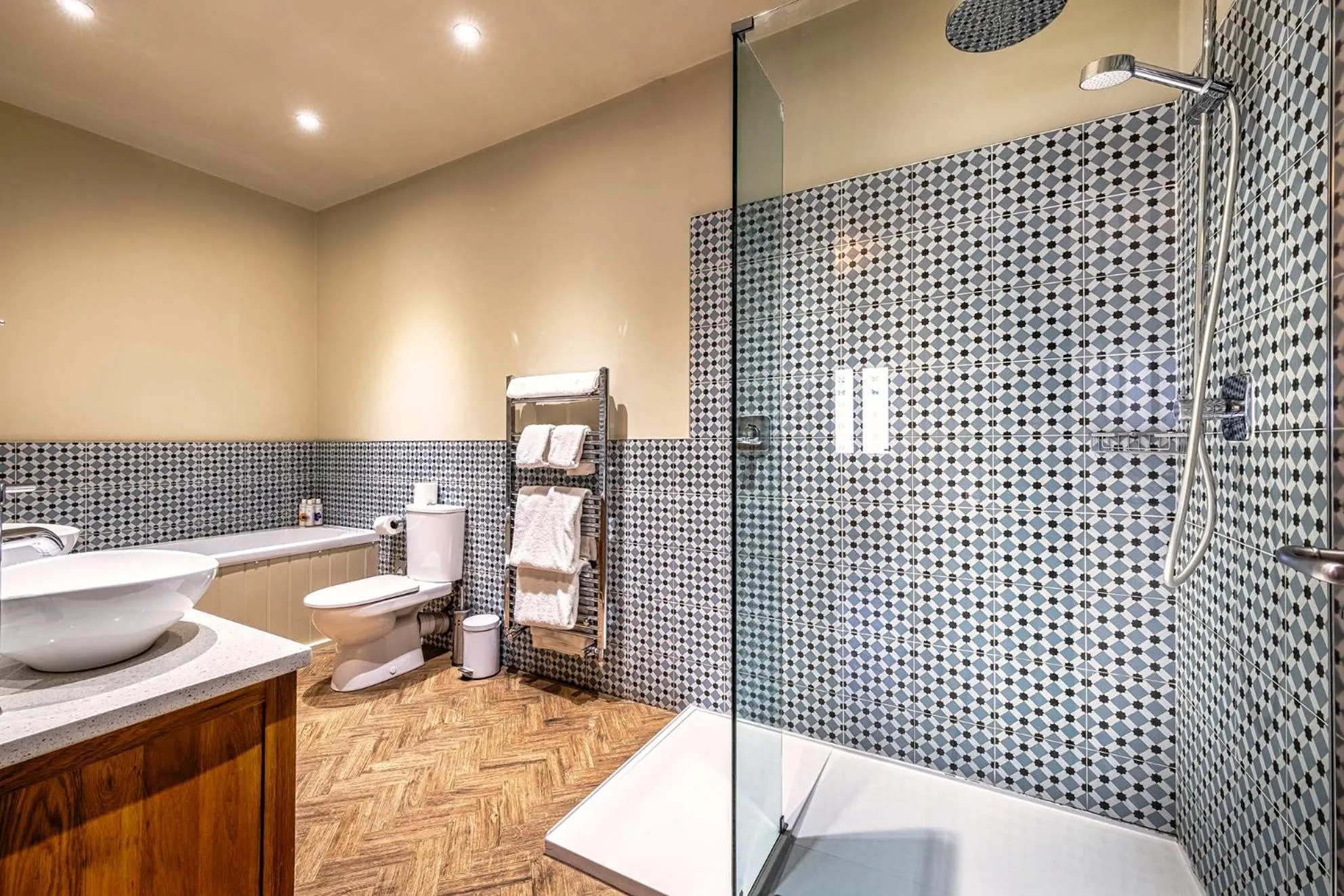 Bathroom in The Globe Inn