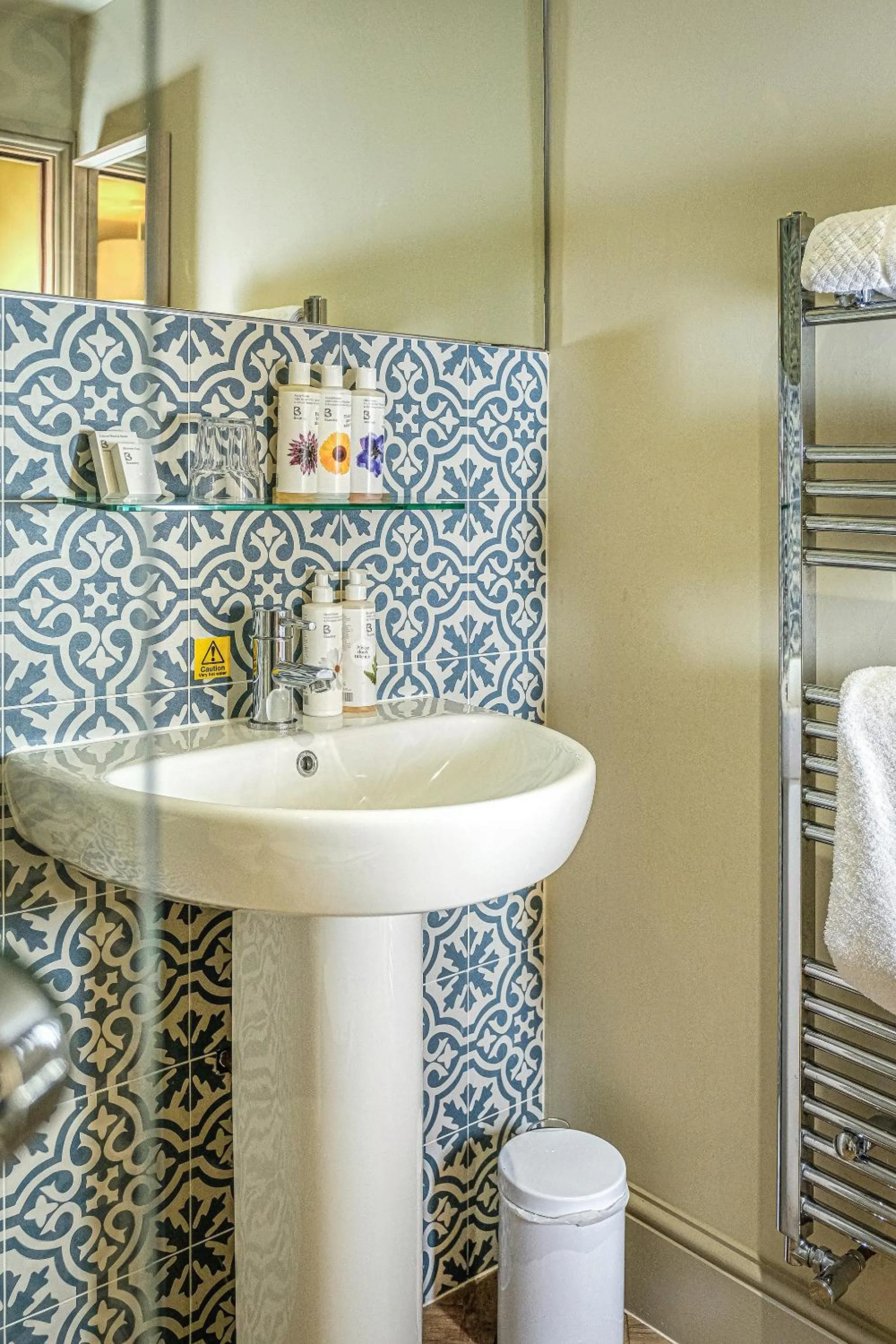 Bathroom in The Globe Inn