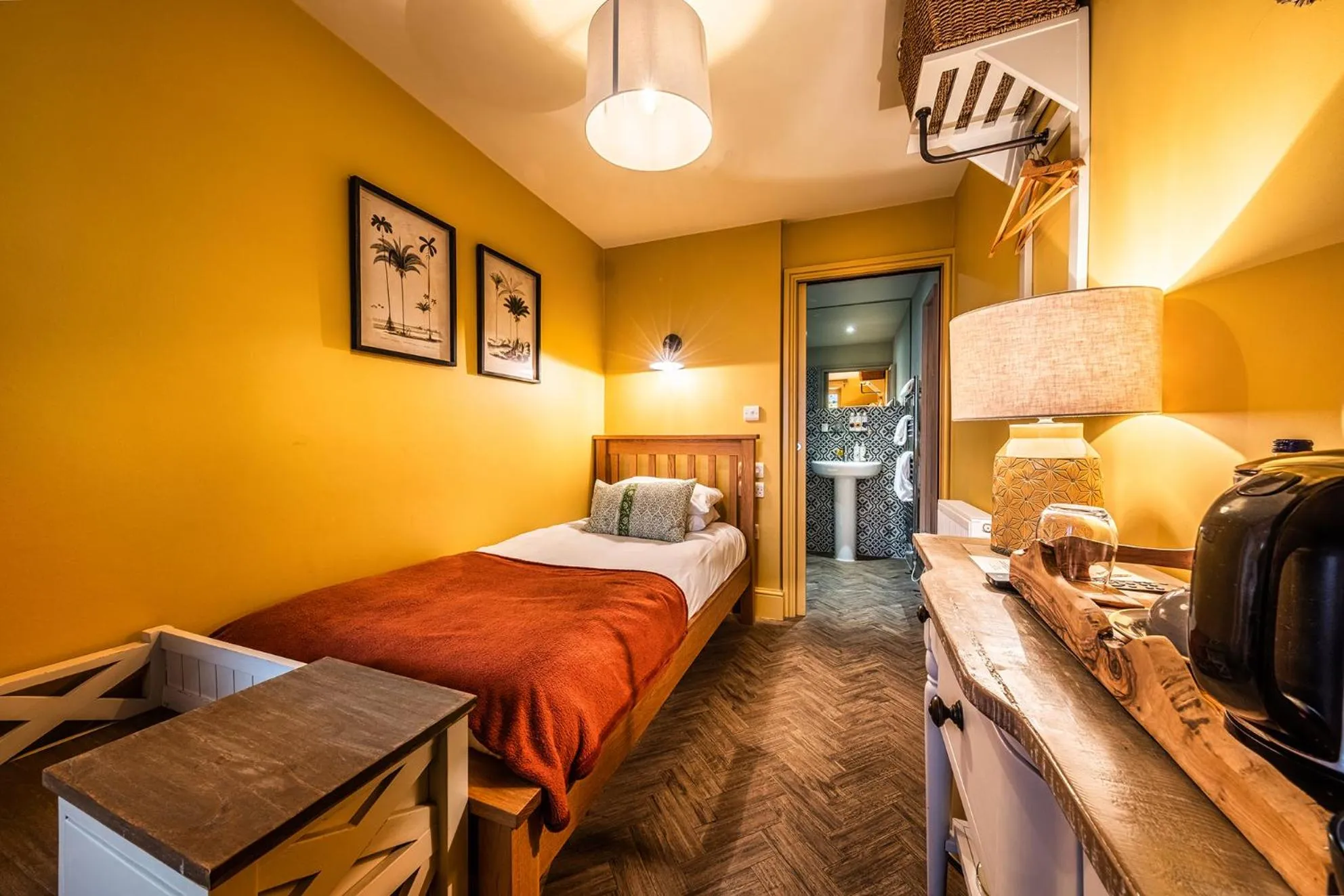 Photo of the whole room, Bed in The Globe Inn