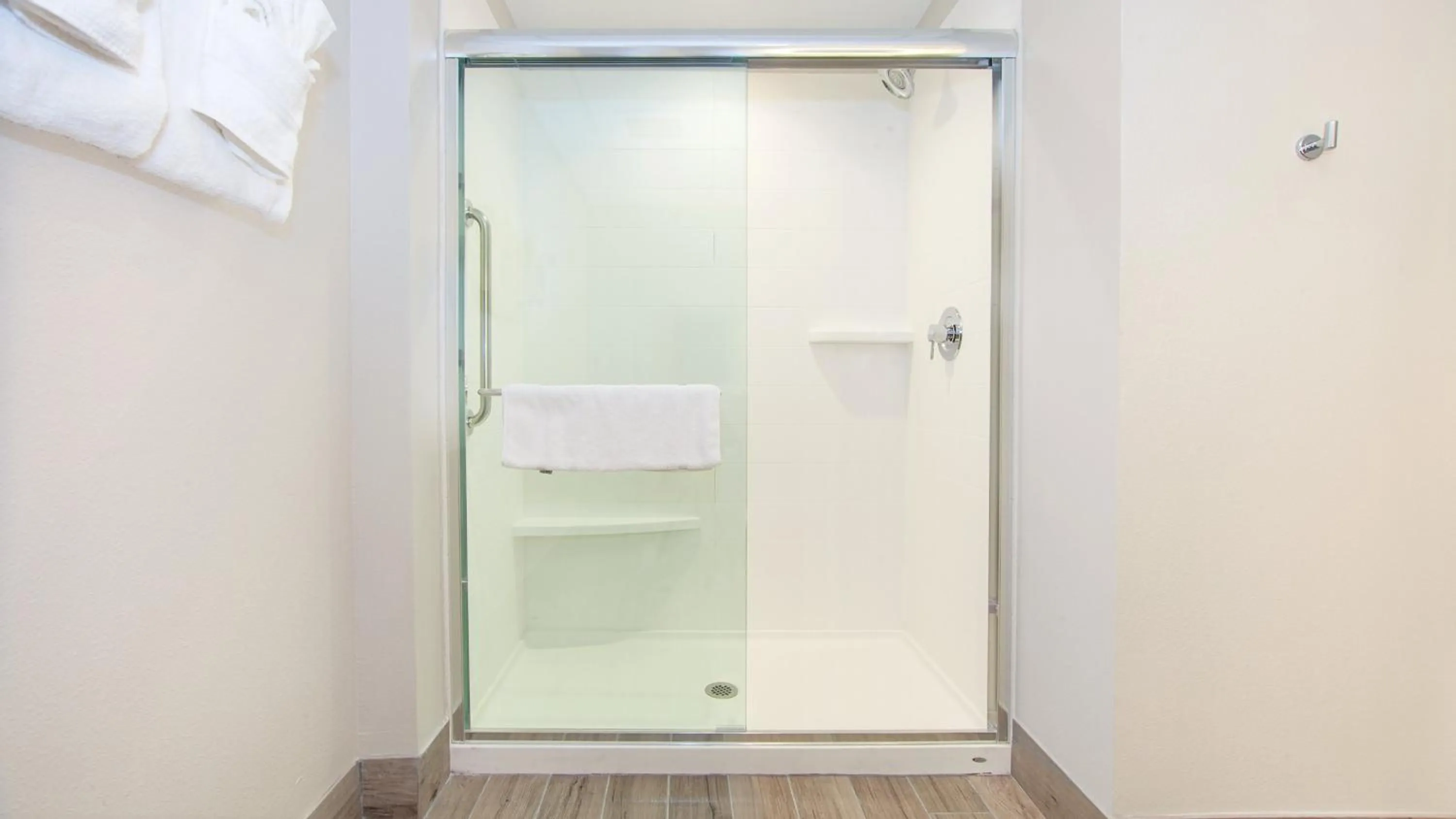 Bathroom in Holiday Inn Express & Suites Panama City Beach - Beachfront by IHG