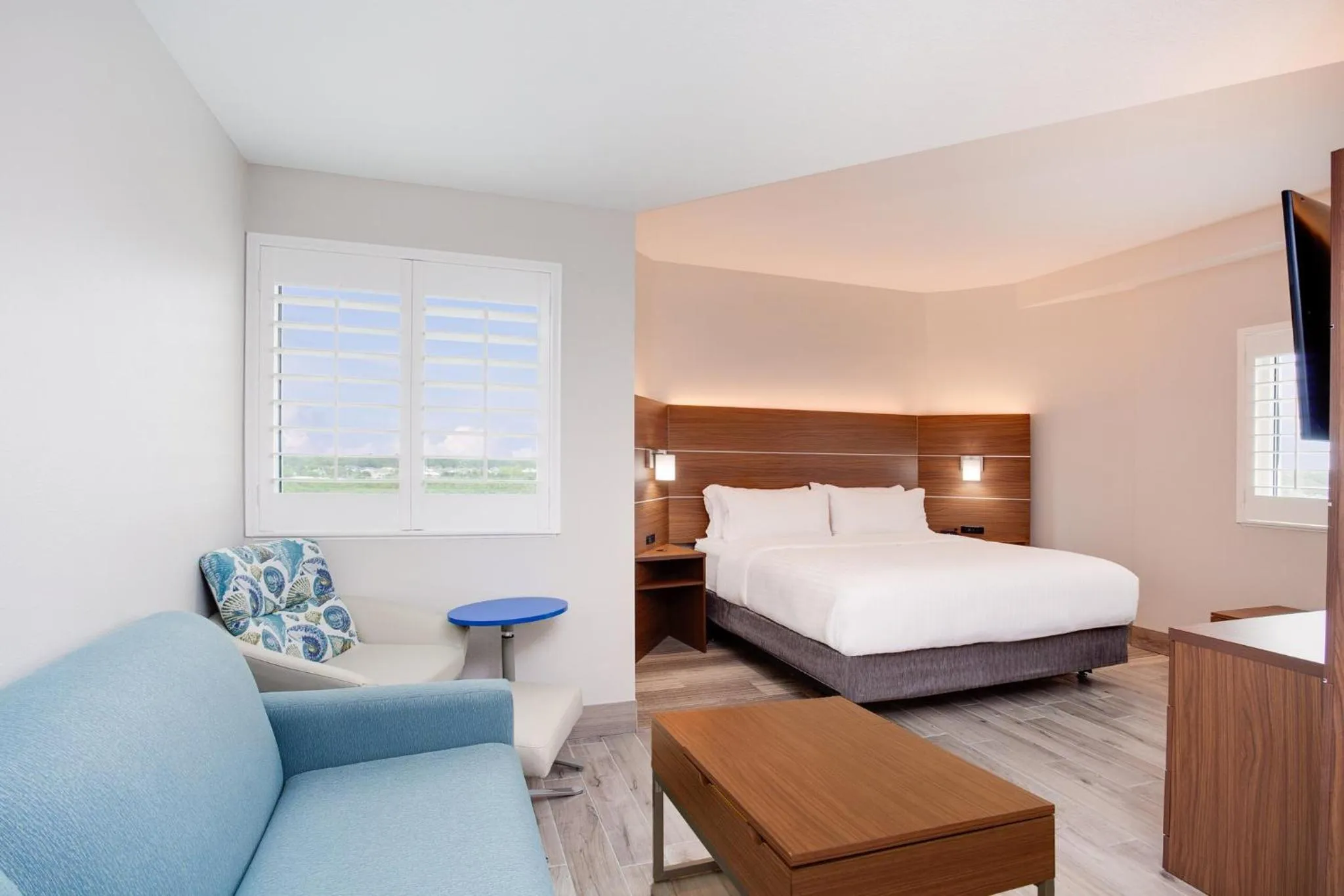 Photo of the whole room, Bed in Holiday Inn Express & Suites Panama City Beach - Beachfront by IHG