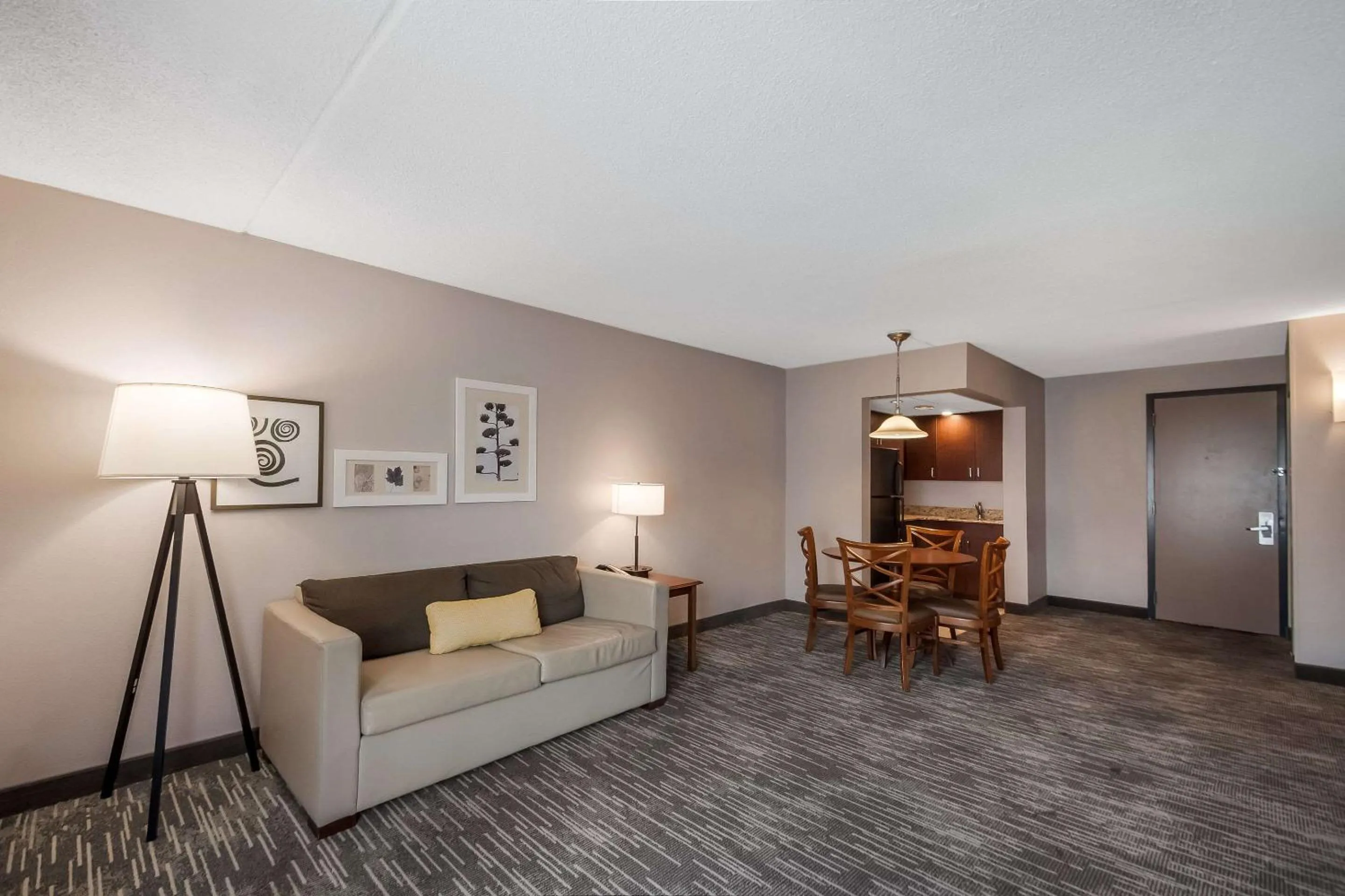 Bedroom in Country Inn & Suites by Radisson, Fredericksburg South I-95 , VA