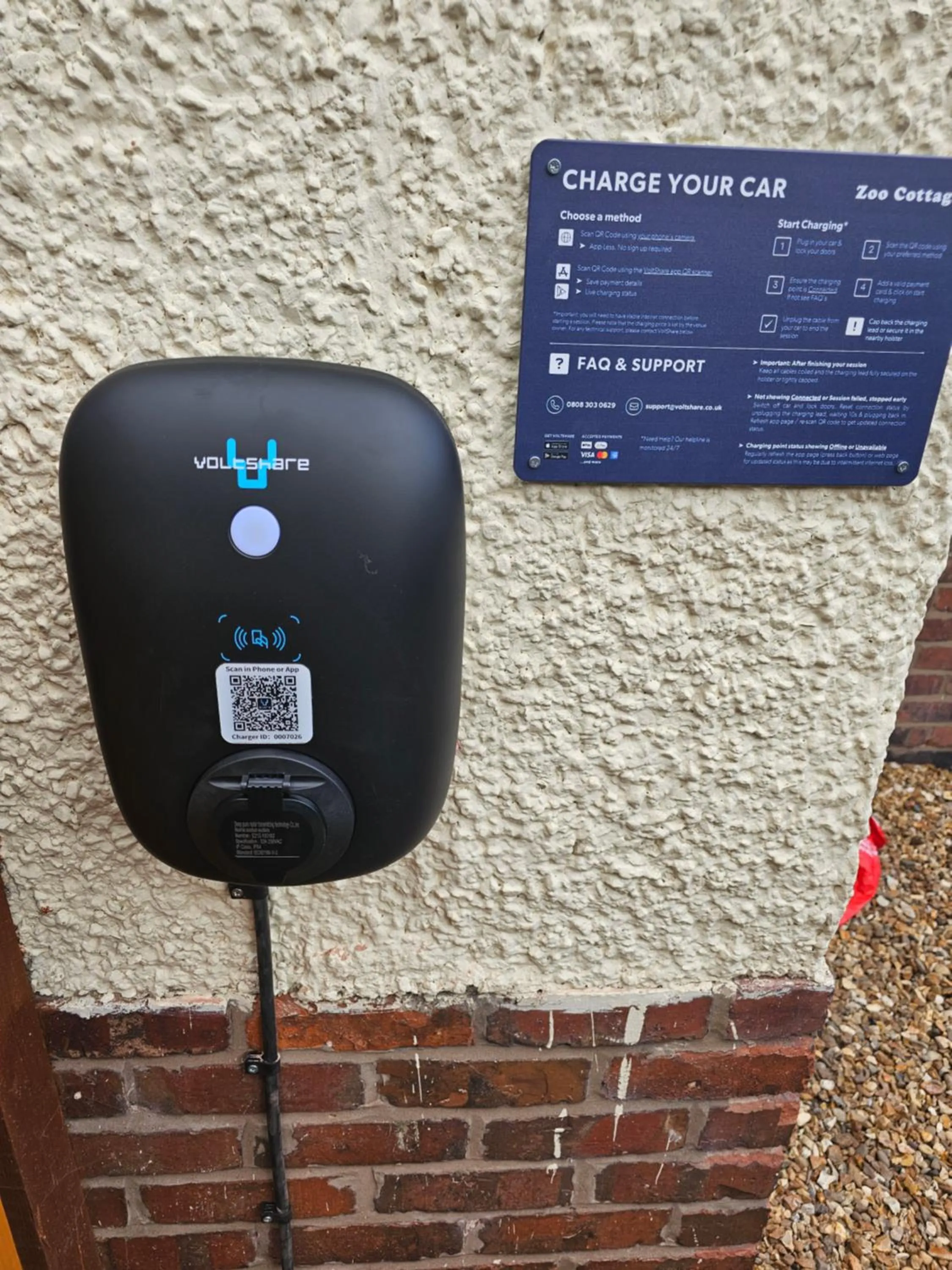 Property building in Zoo Cottage