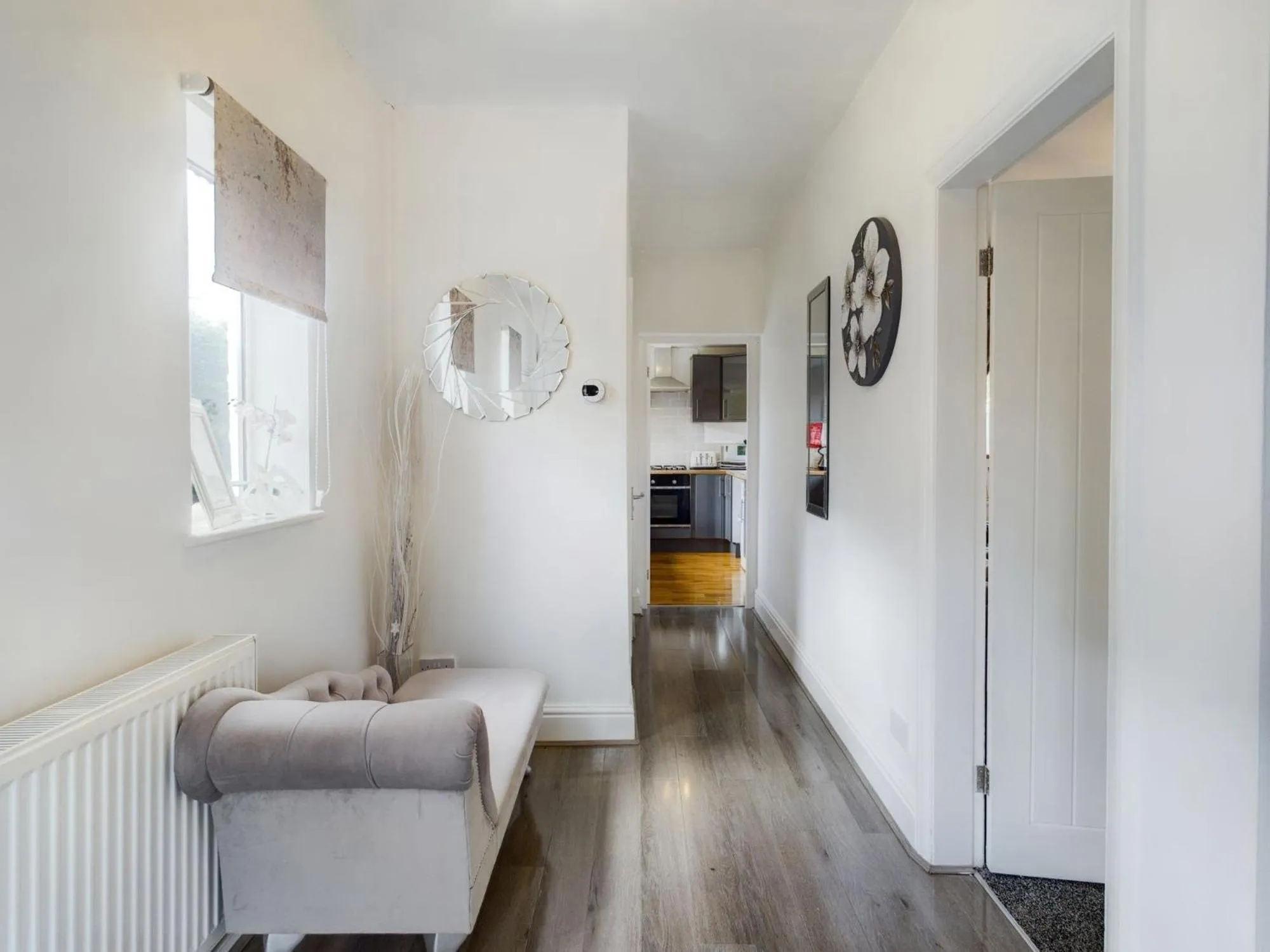 Photo of the whole room, Bed in Zoo Cottage