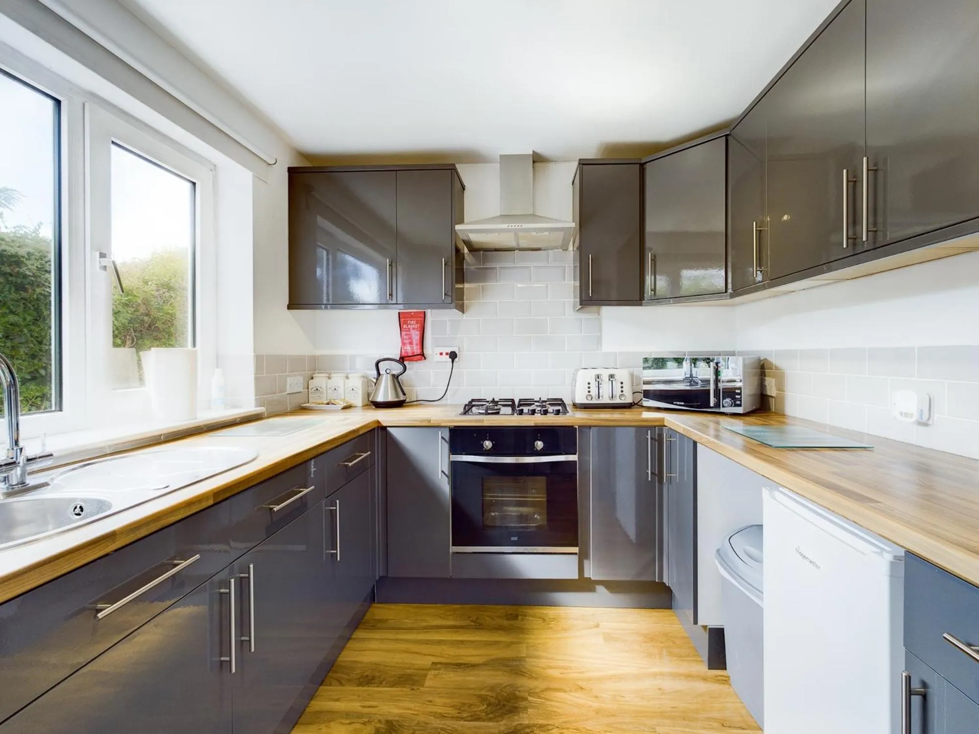 Kitchen or kitchenette in Zoo Cottage