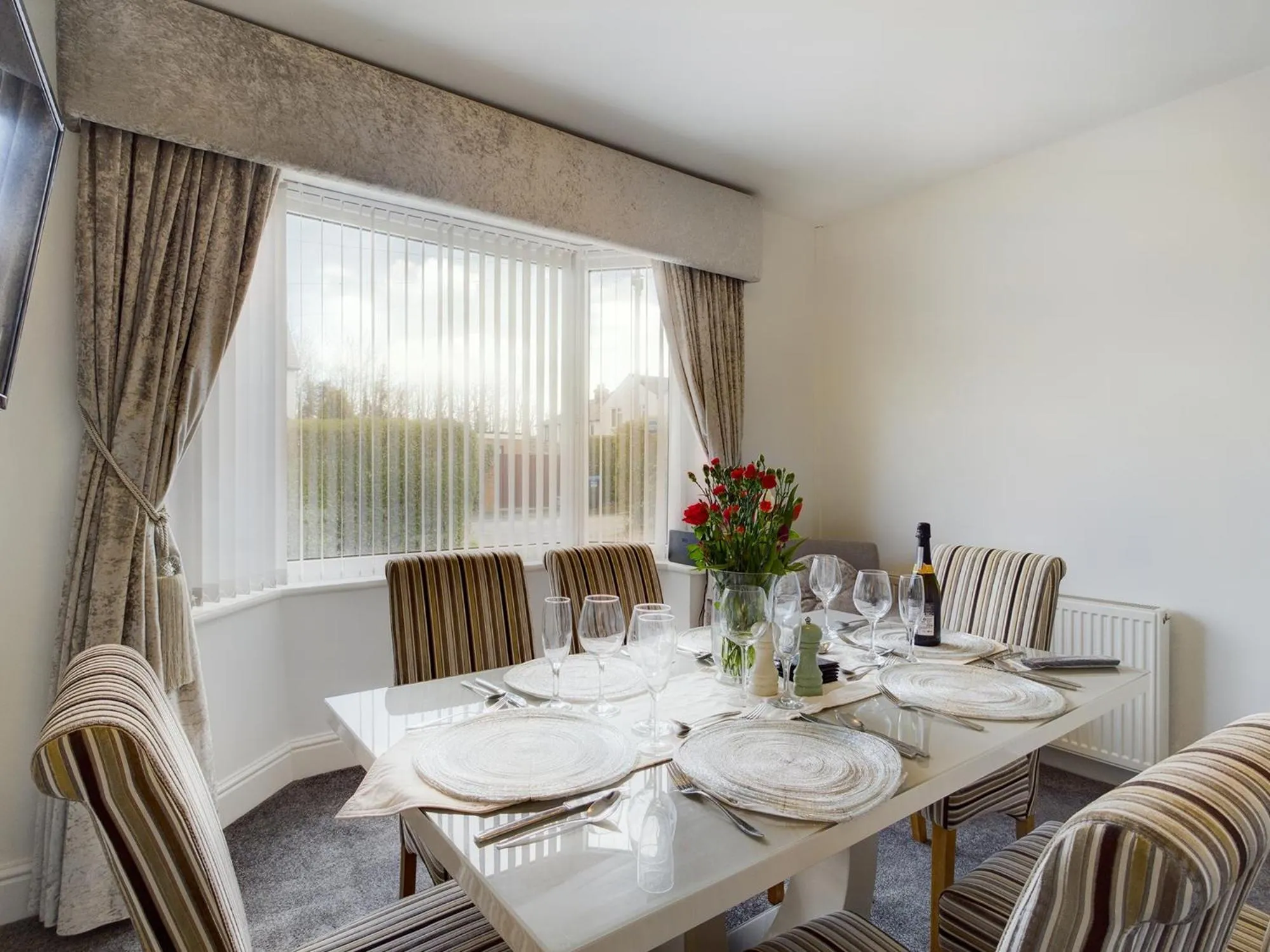 Seating area in Zoo Cottage