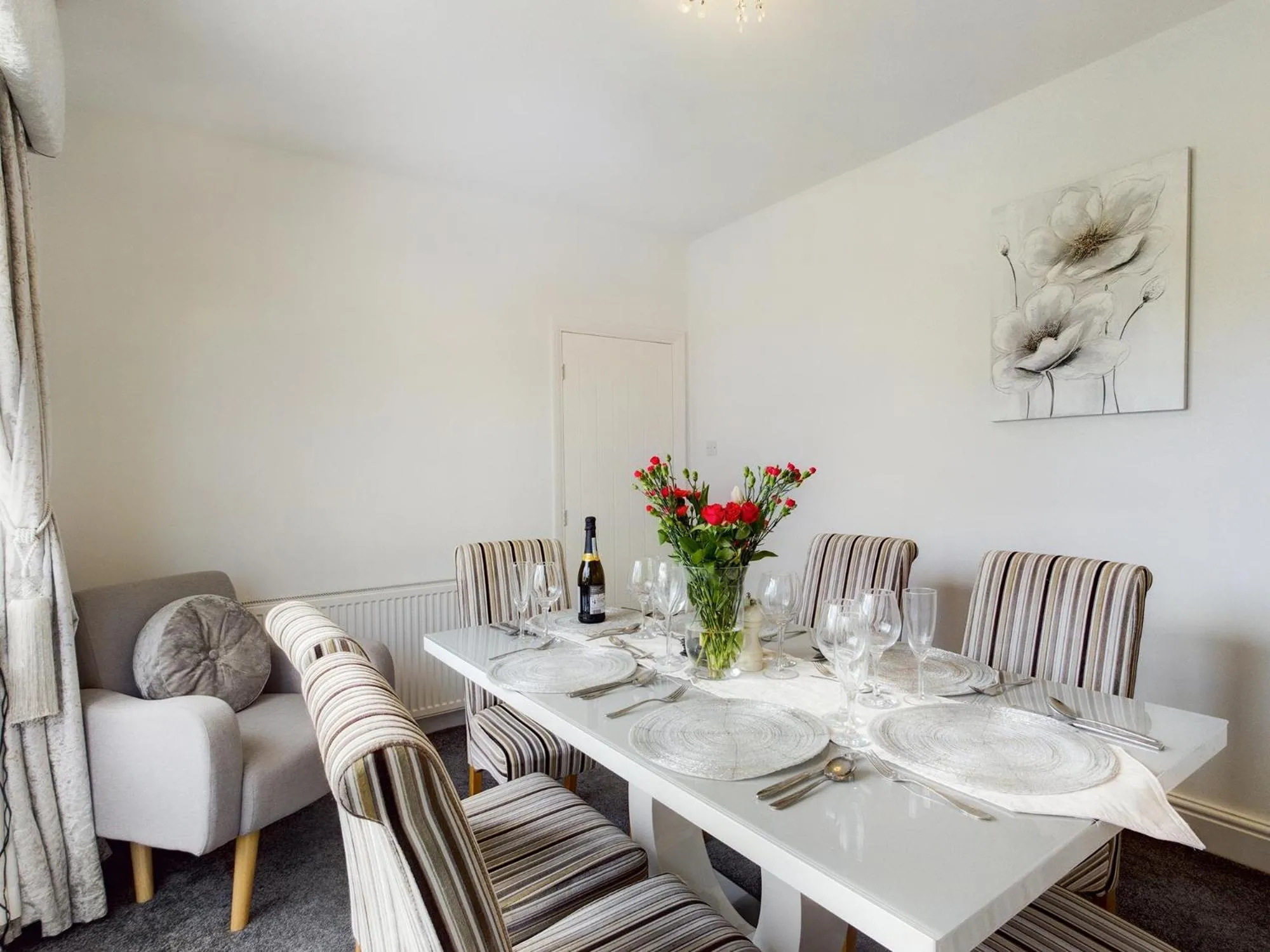 Seating area in Zoo Cottage