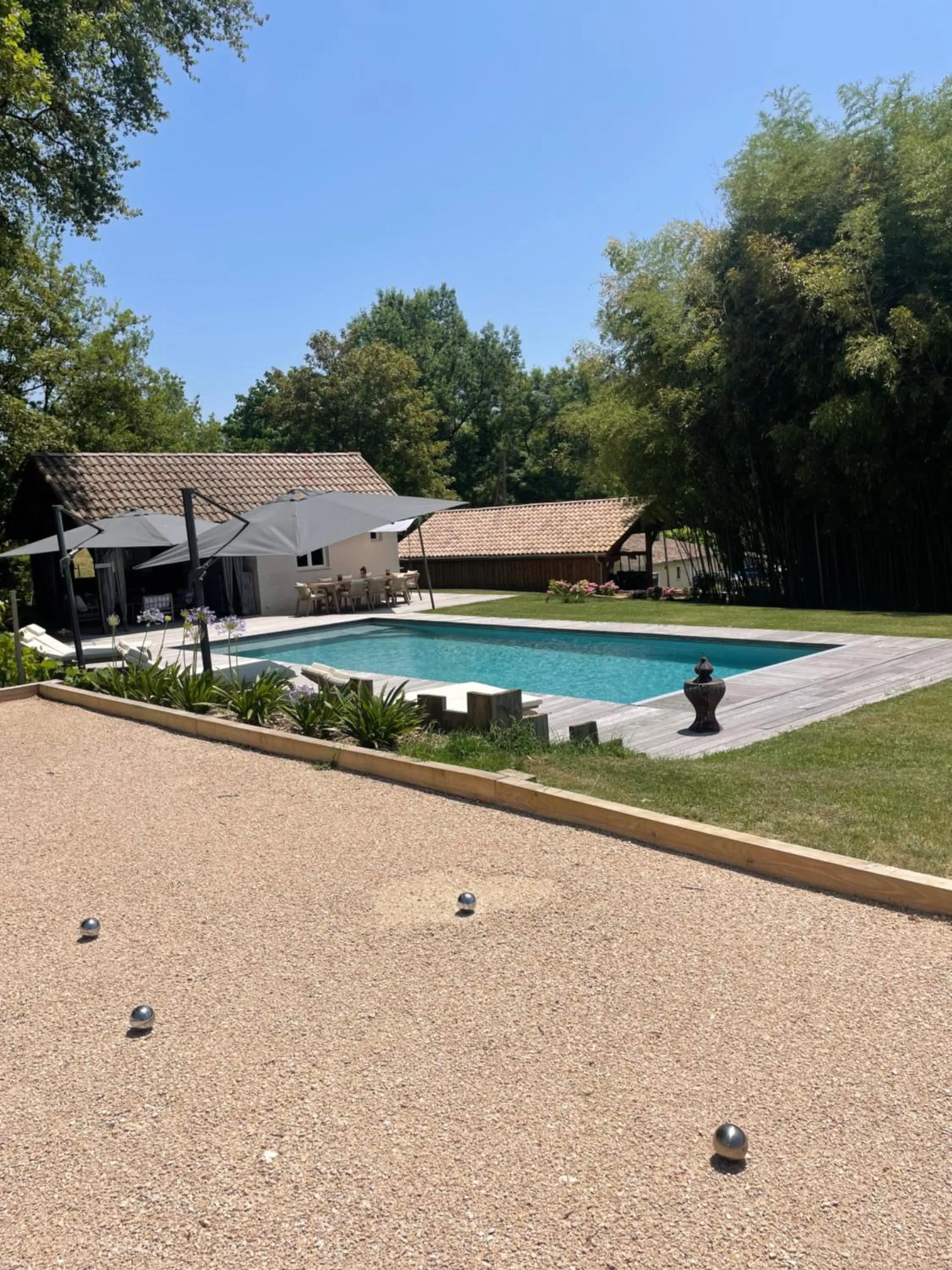 Swimming pool in Les Bulles De Bordeaux