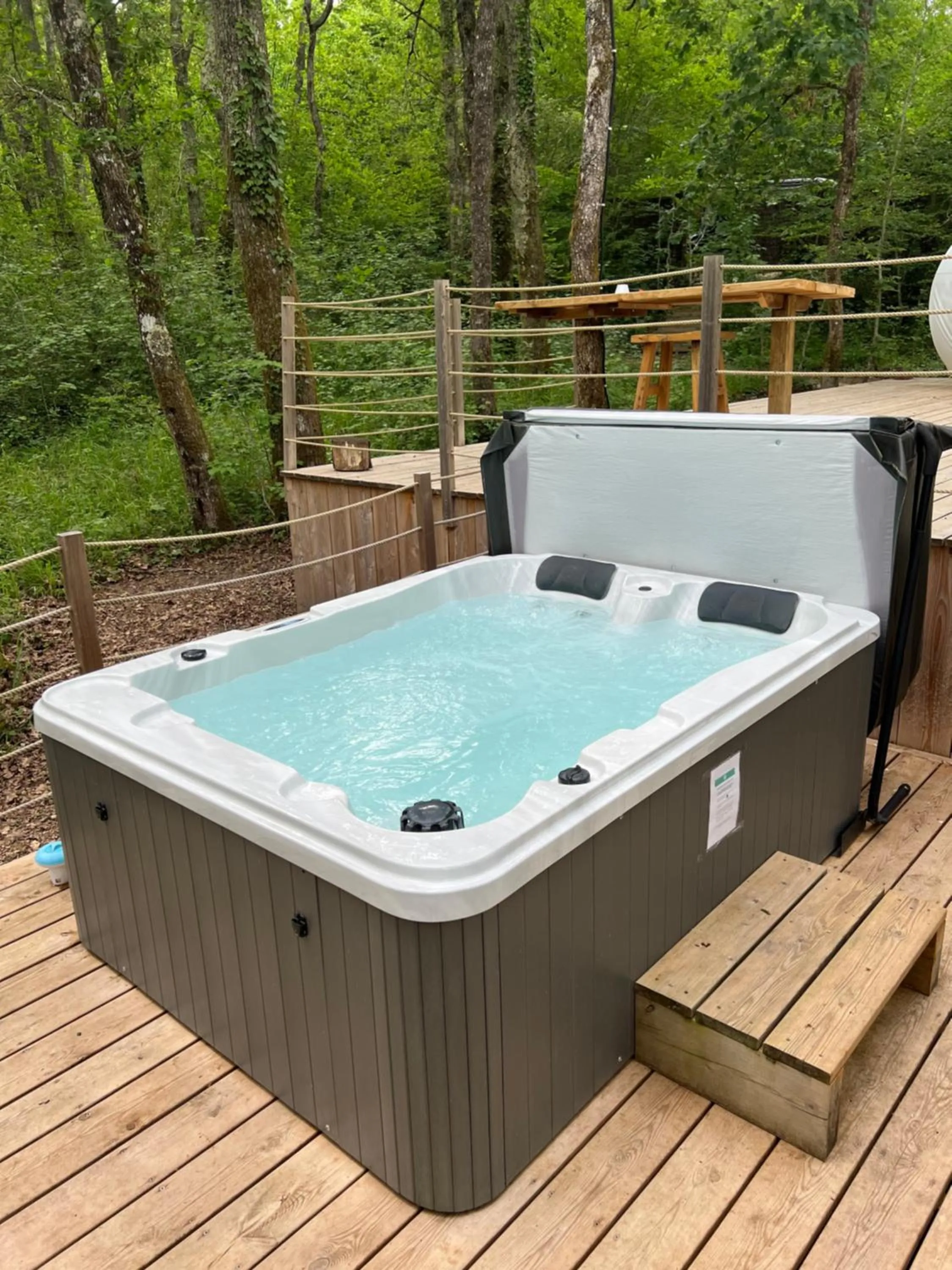 Hot Tub in Les Bulles De Bordeaux