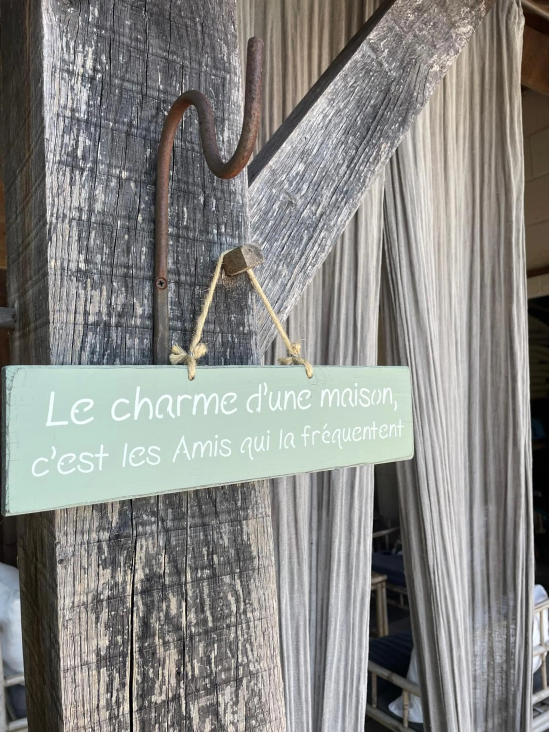 Decorative detail in Les Bulles De Bordeaux