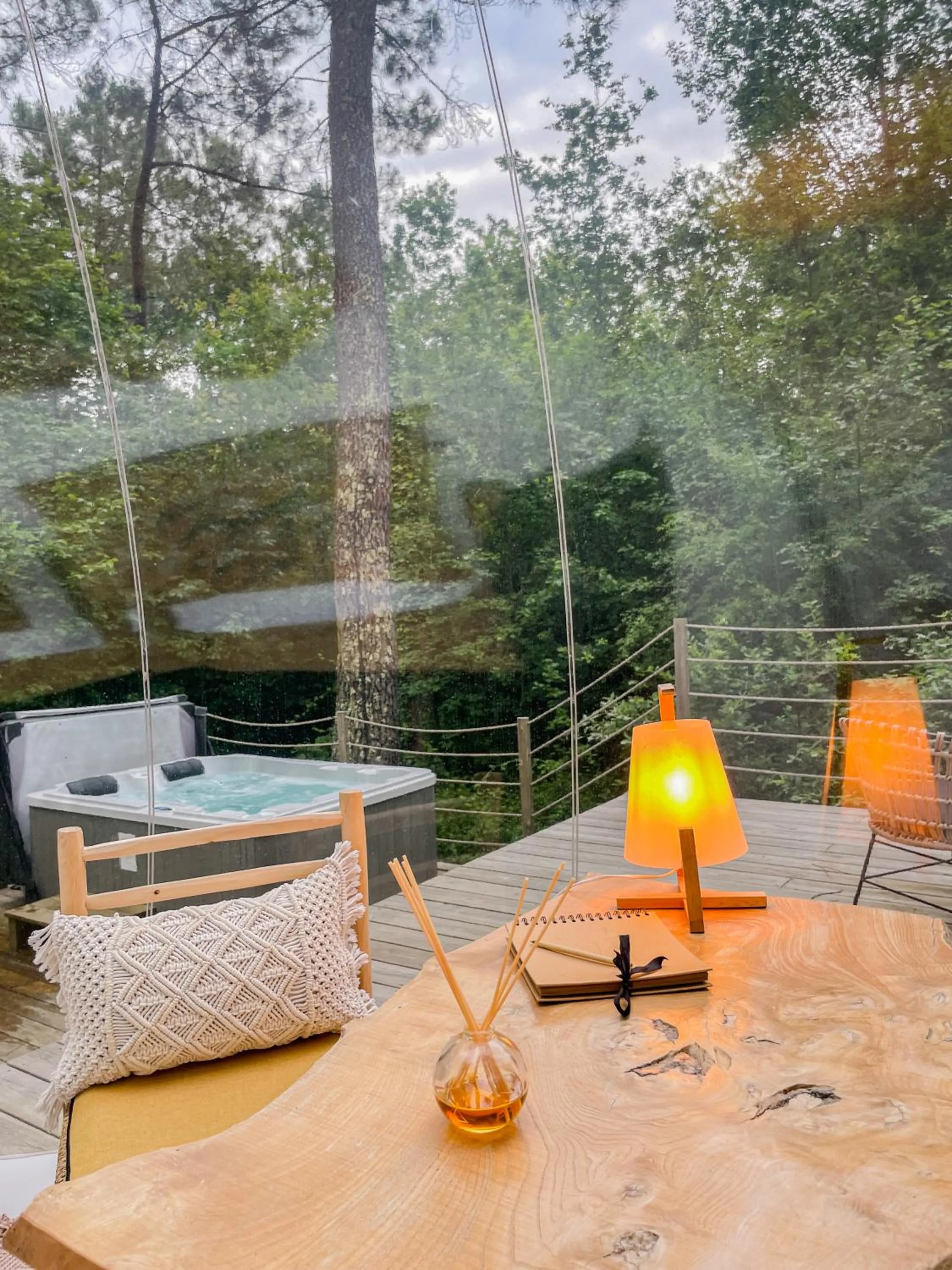 Hot Tub in Les Bulles De Bordeaux