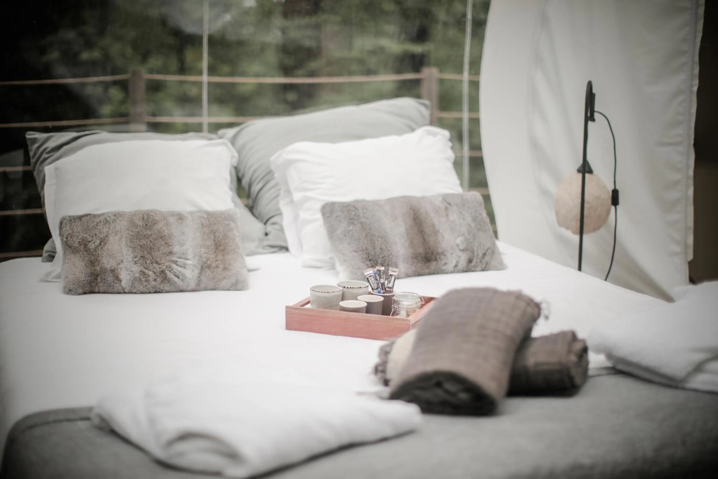 Bedroom, Bed in Les Bulles De Bordeaux