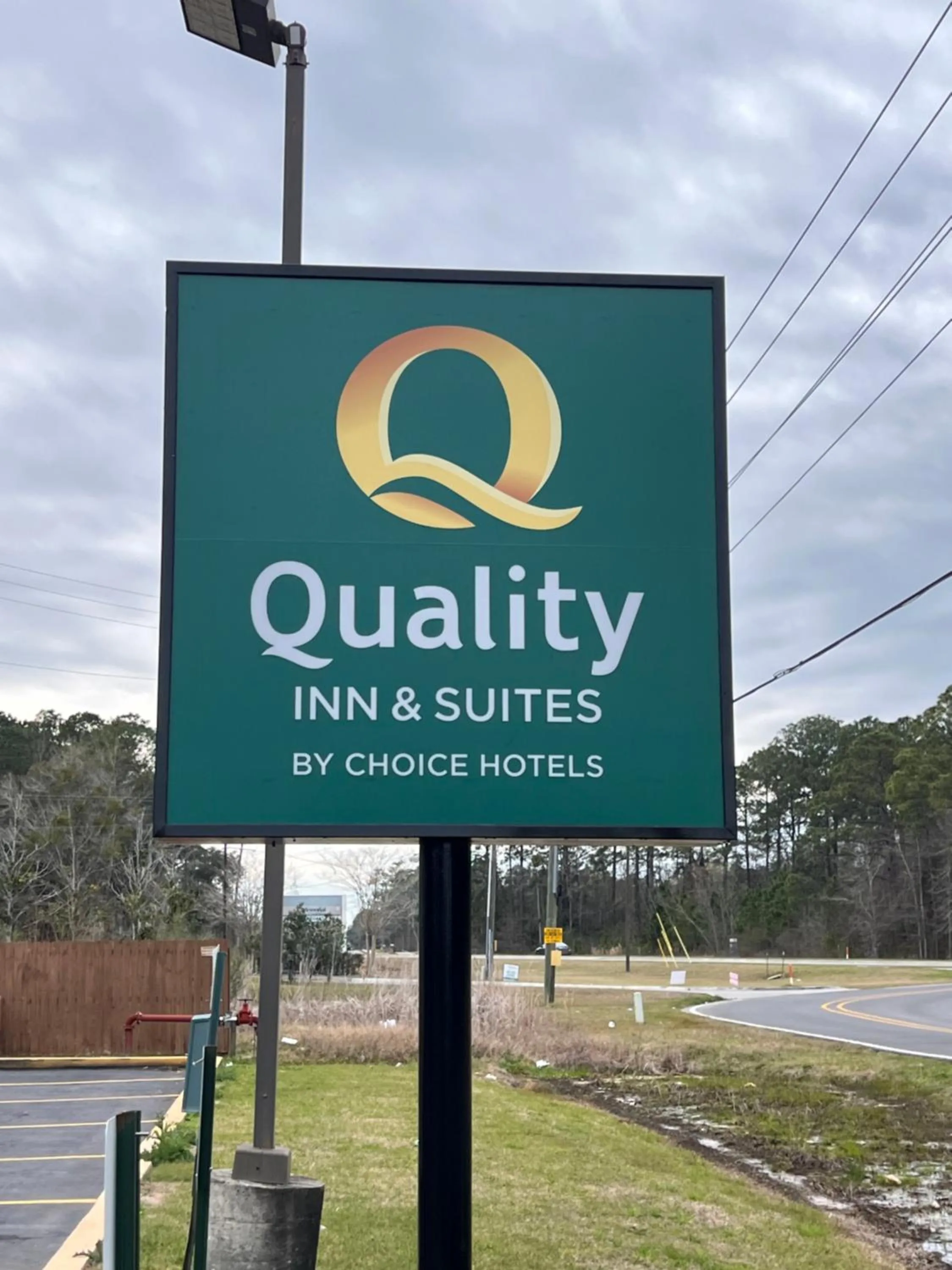 Property logo or sign in Quality Inn & Suites Biloxi - Ocean Springs