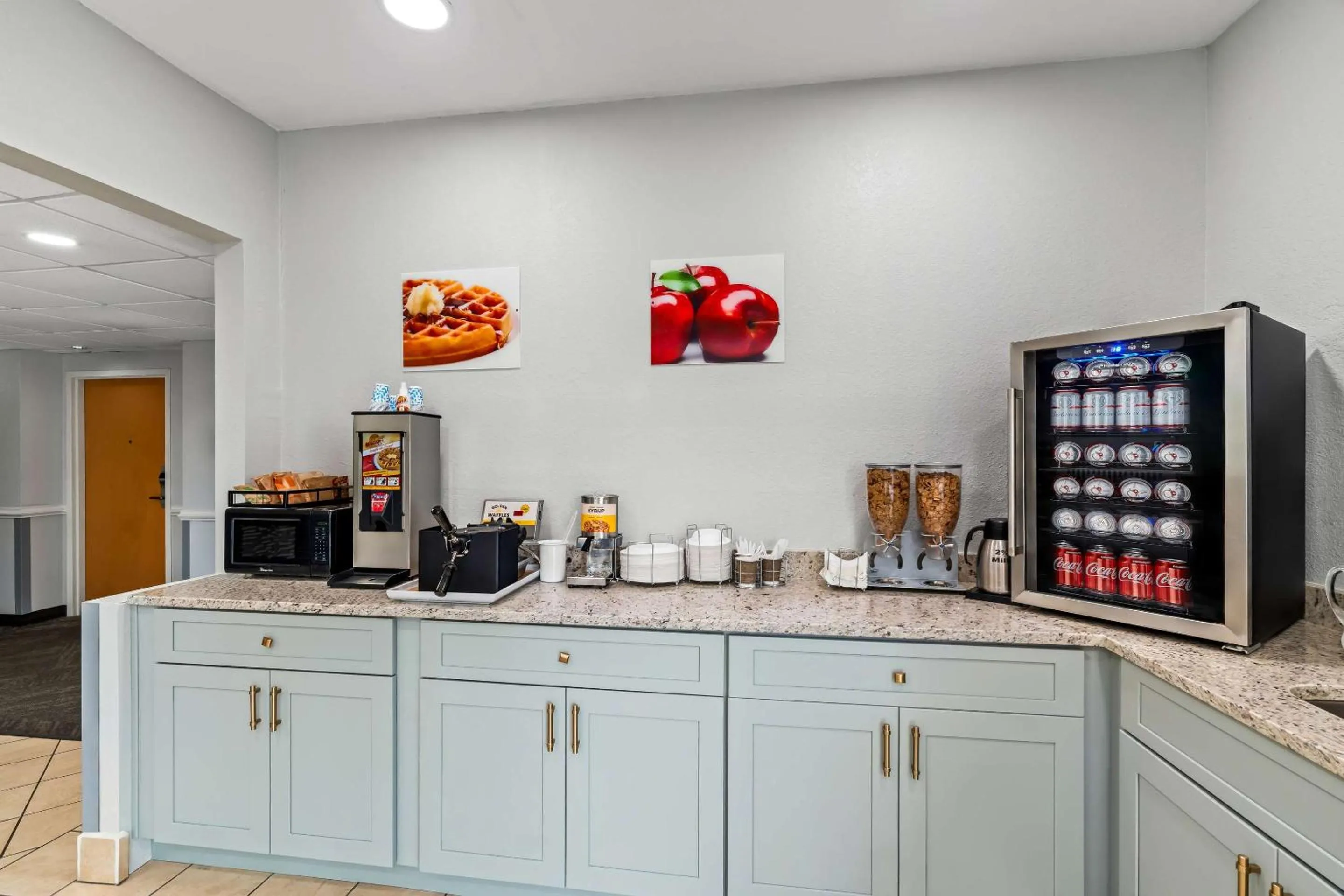 Breakfast in Quality Inn & Suites Biloxi - Ocean Springs