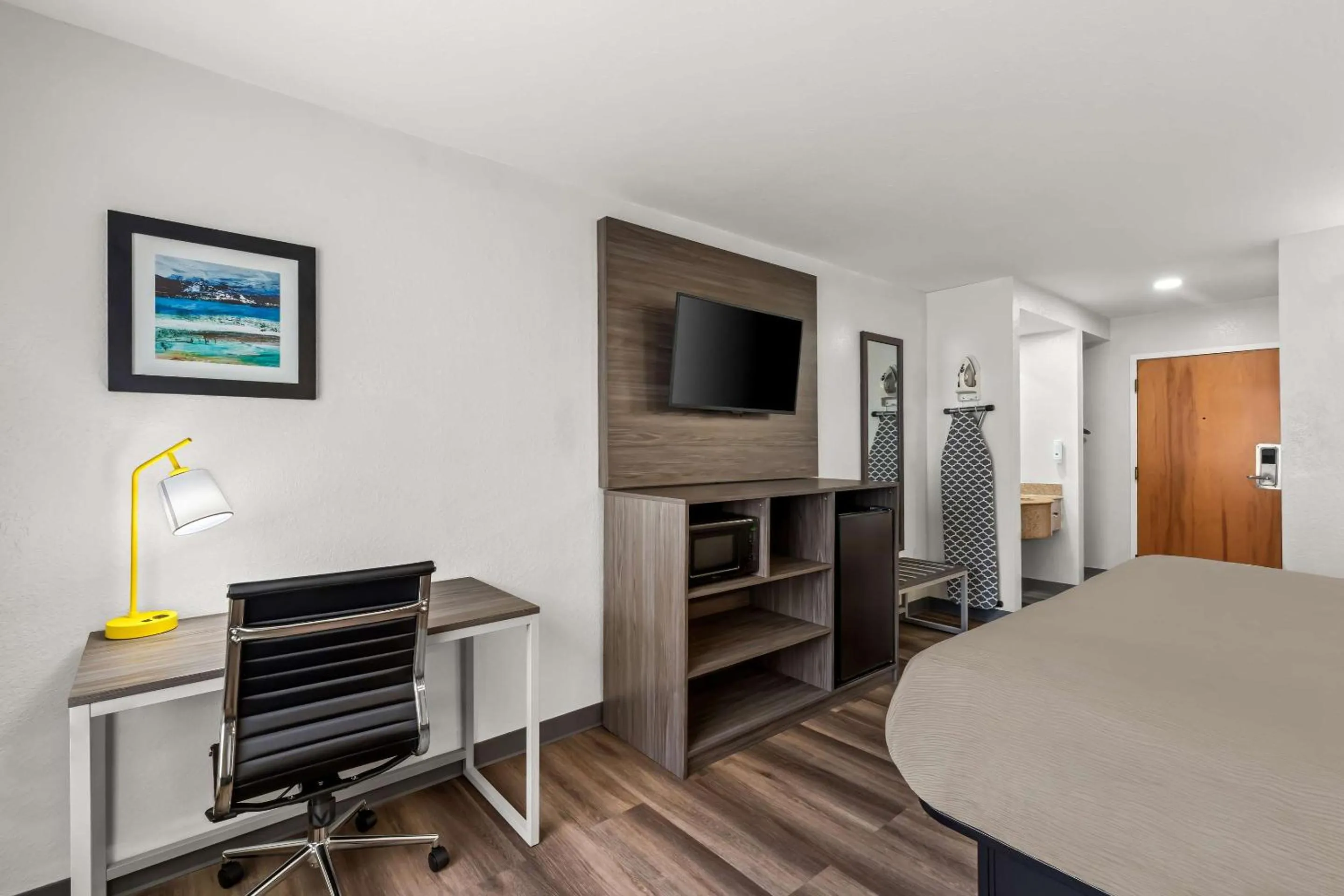 Bedroom, Bed in Quality Inn & Suites Biloxi - Ocean Springs