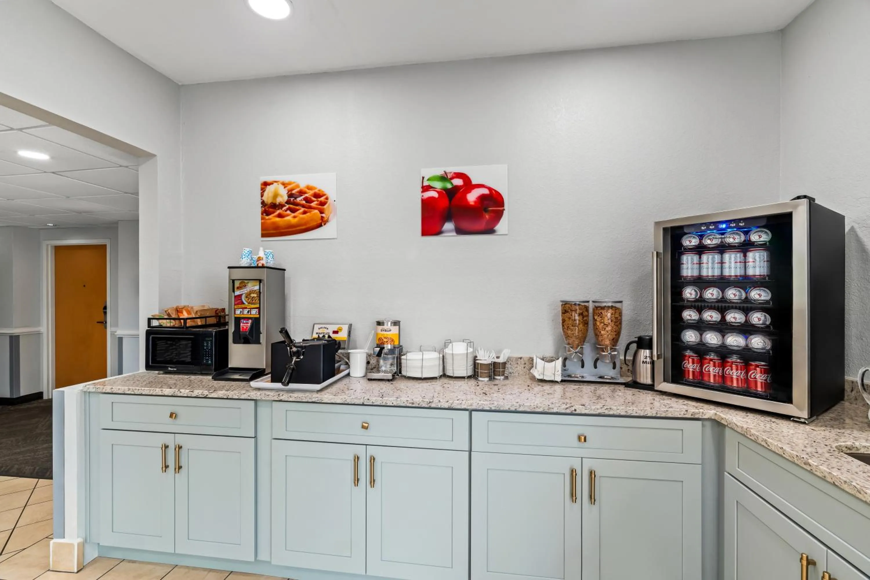 Breakfast in Quality Inn & Suites Biloxi - Ocean Springs