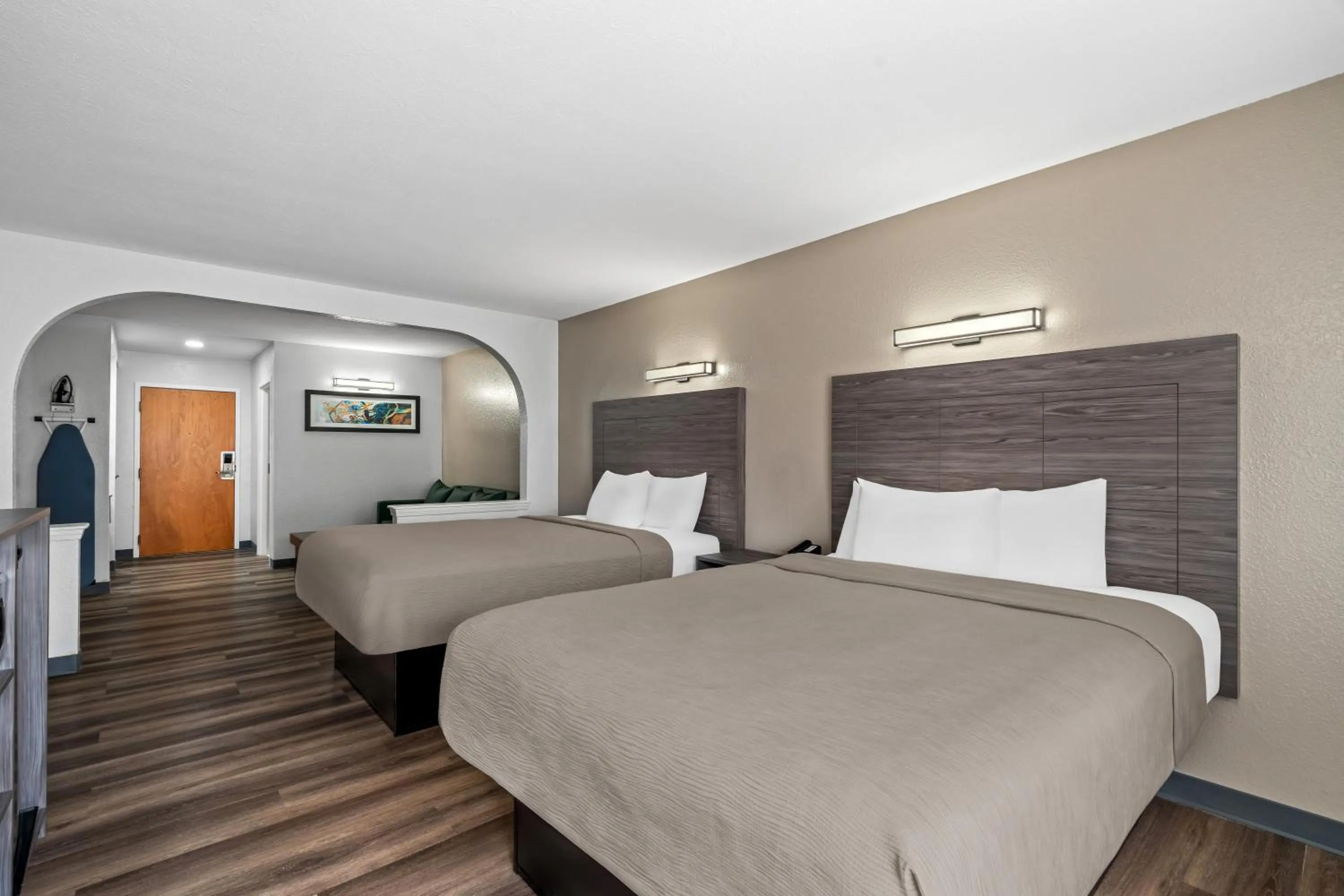 Photo of the whole room, Bed in Quality Inn & Suites Biloxi - Ocean Springs