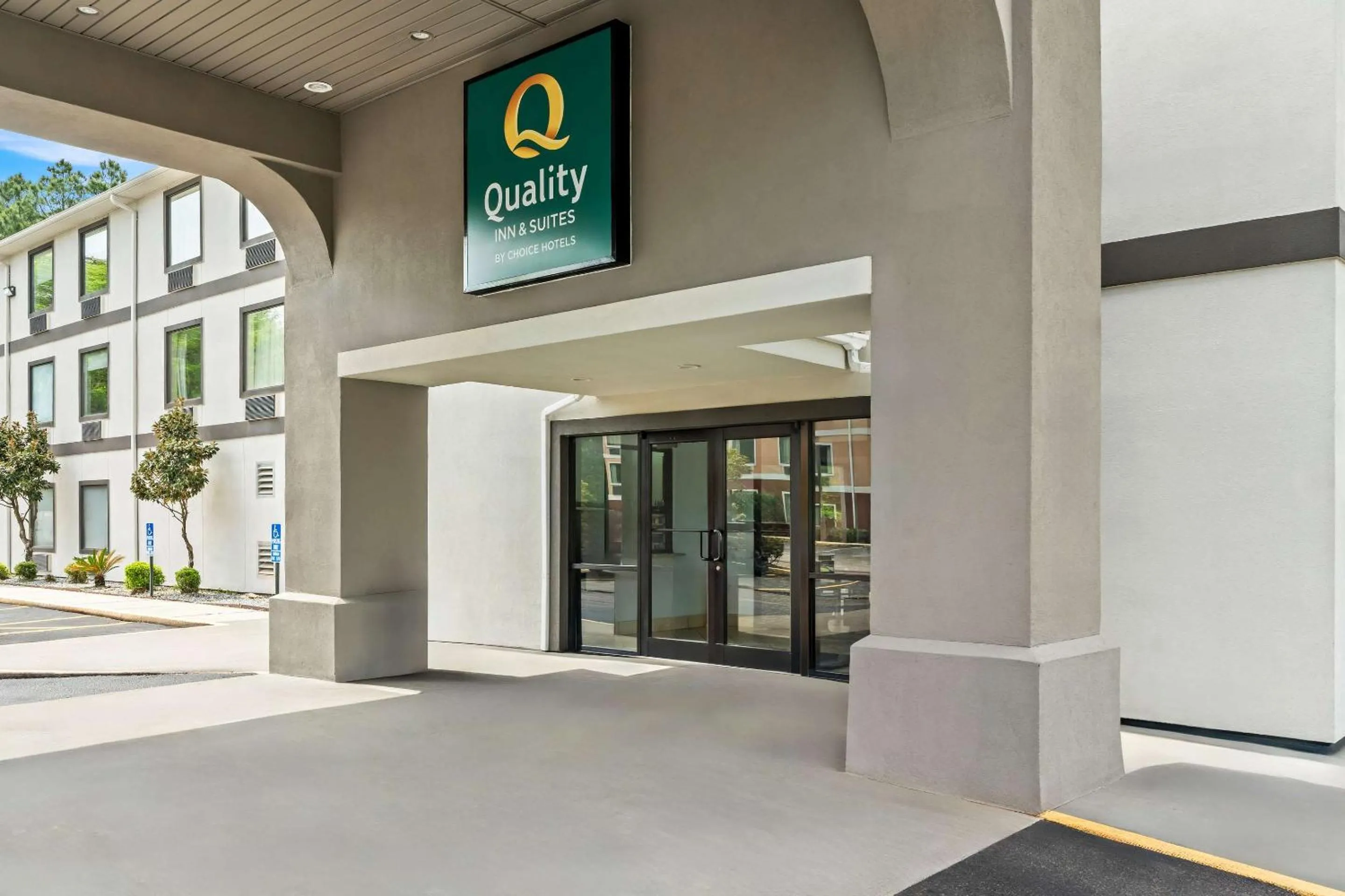 Property building in Quality Inn & Suites Biloxi - Ocean Springs