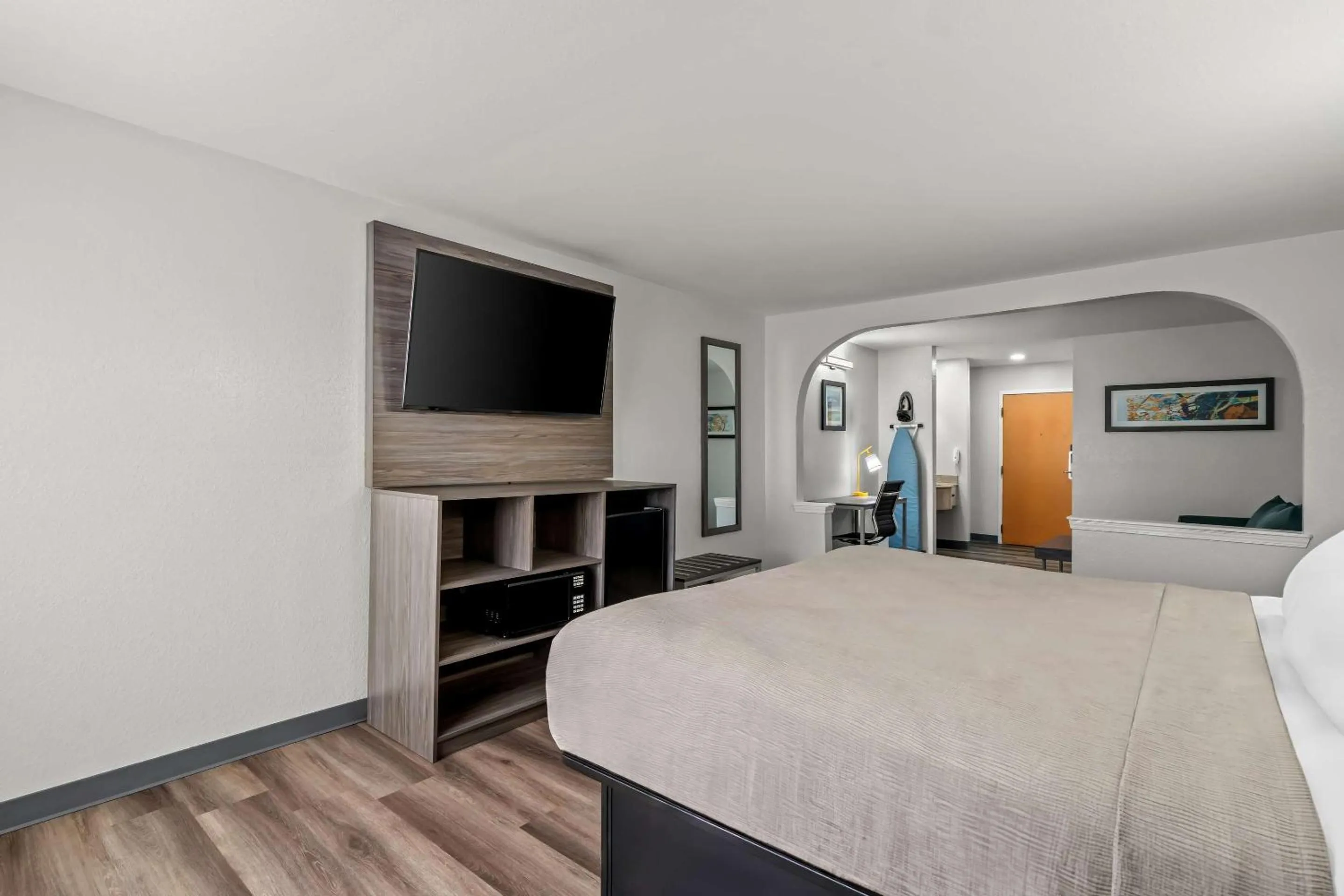 Bedroom, Bed in Quality Inn & Suites Biloxi - Ocean Springs