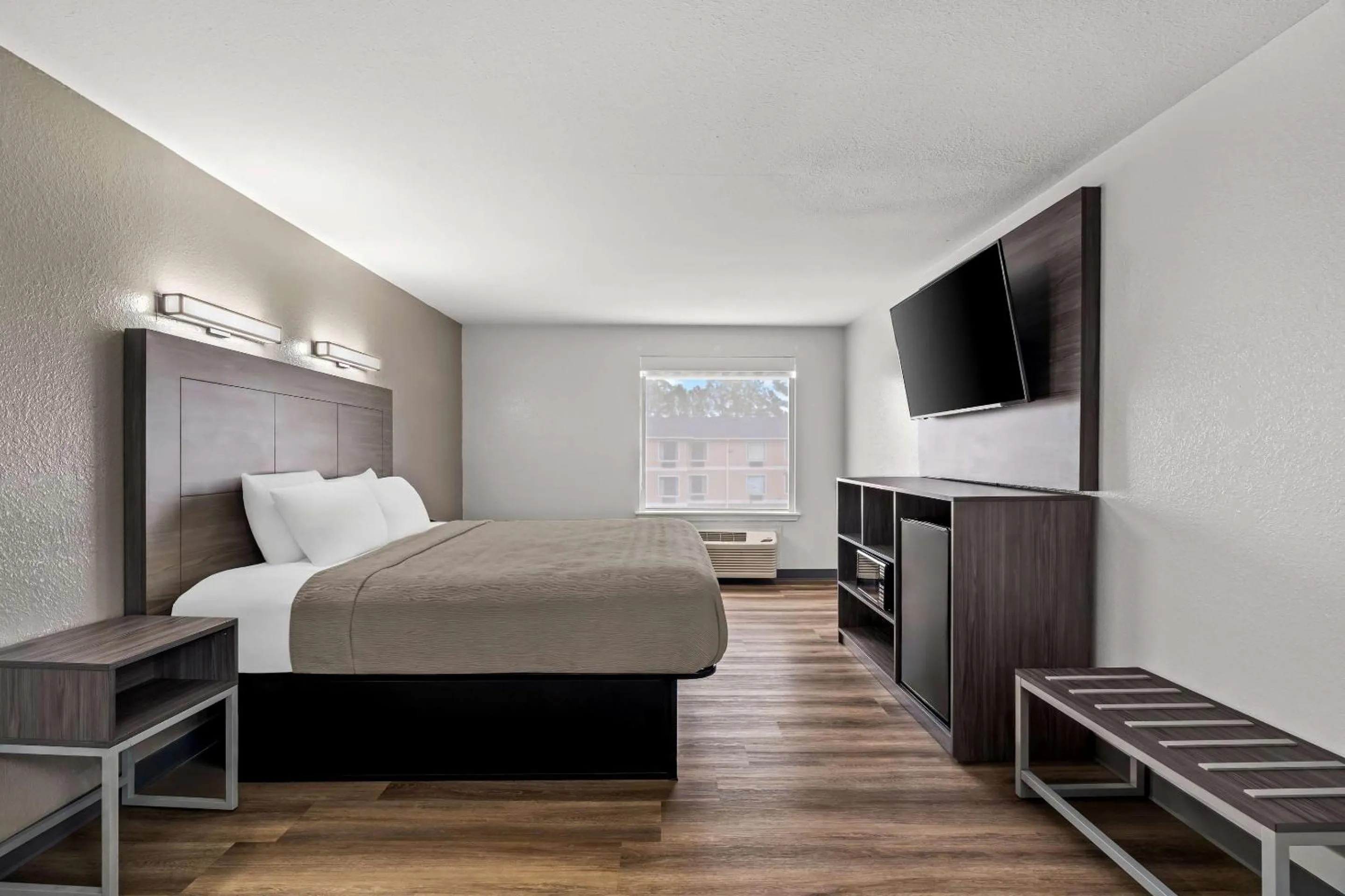 Bedroom, Bed in Quality Inn & Suites Biloxi - Ocean Springs