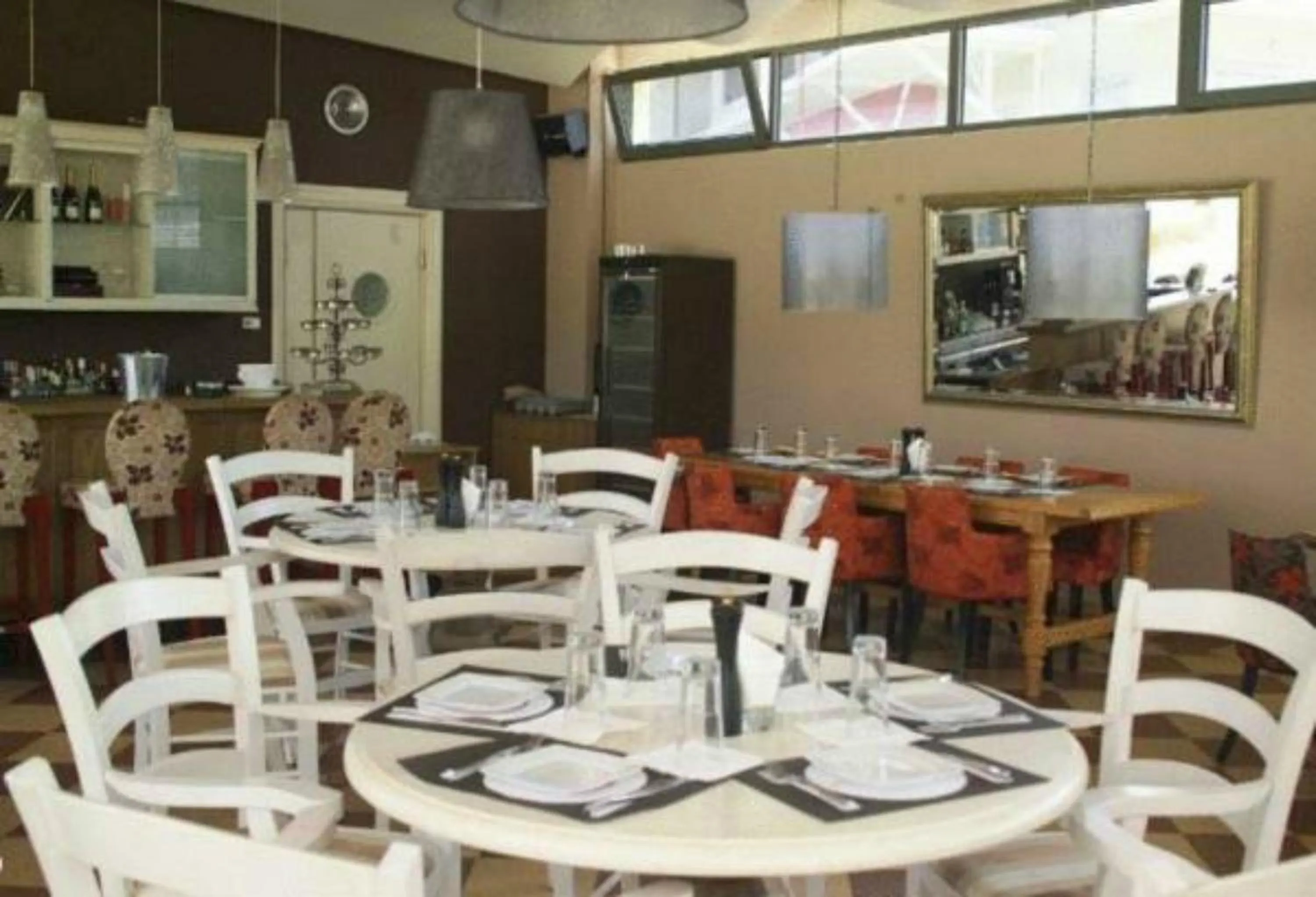 Restaurant/places to eat in Aigai Hotel