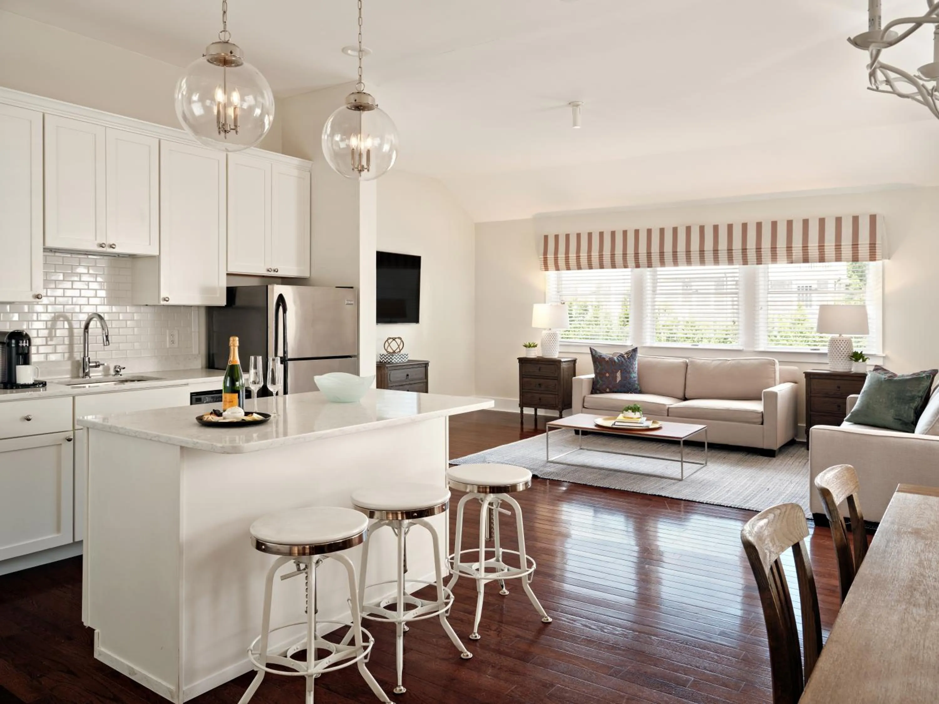 Dining area in Harbor View Hotel