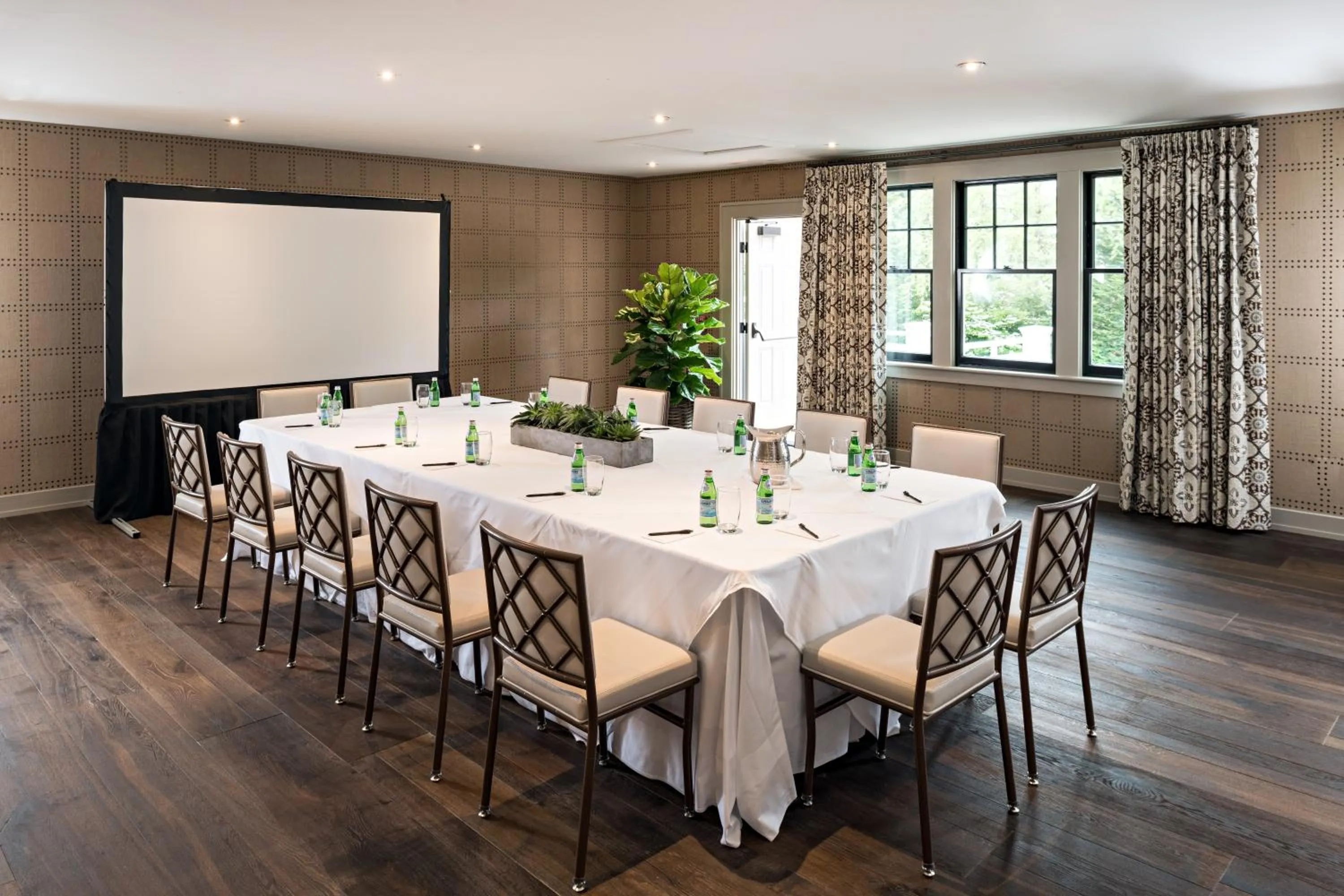 Business facilities in Harbor View Hotel