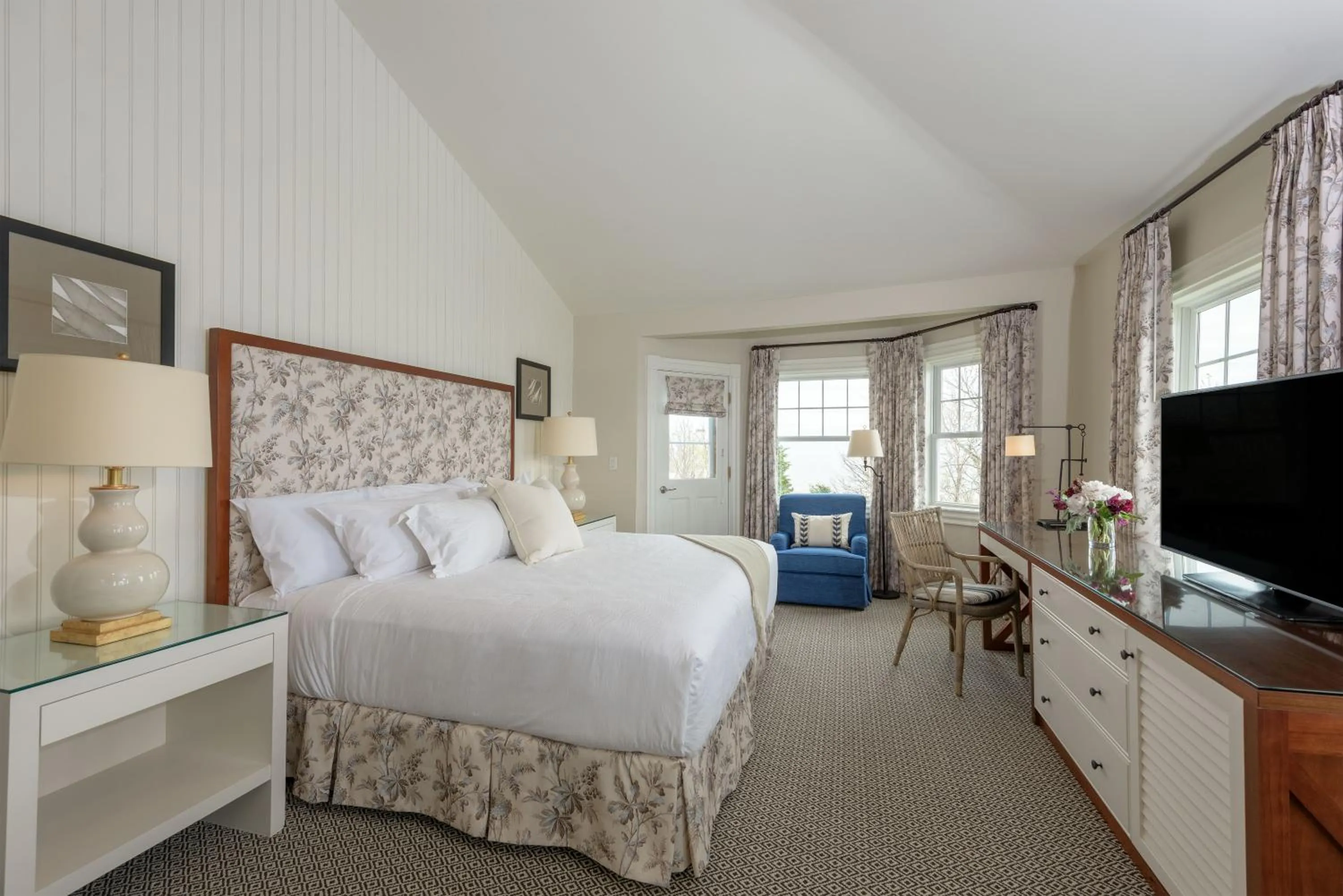 Photo of the whole room, Bed in Harbor View Hotel